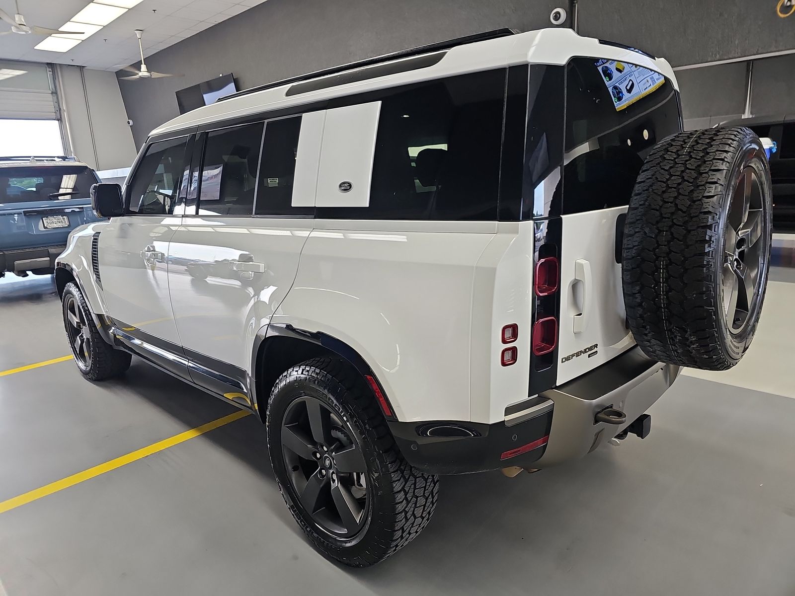 2022 Land Rover Defender 110 X-Dynamic HSE AWD