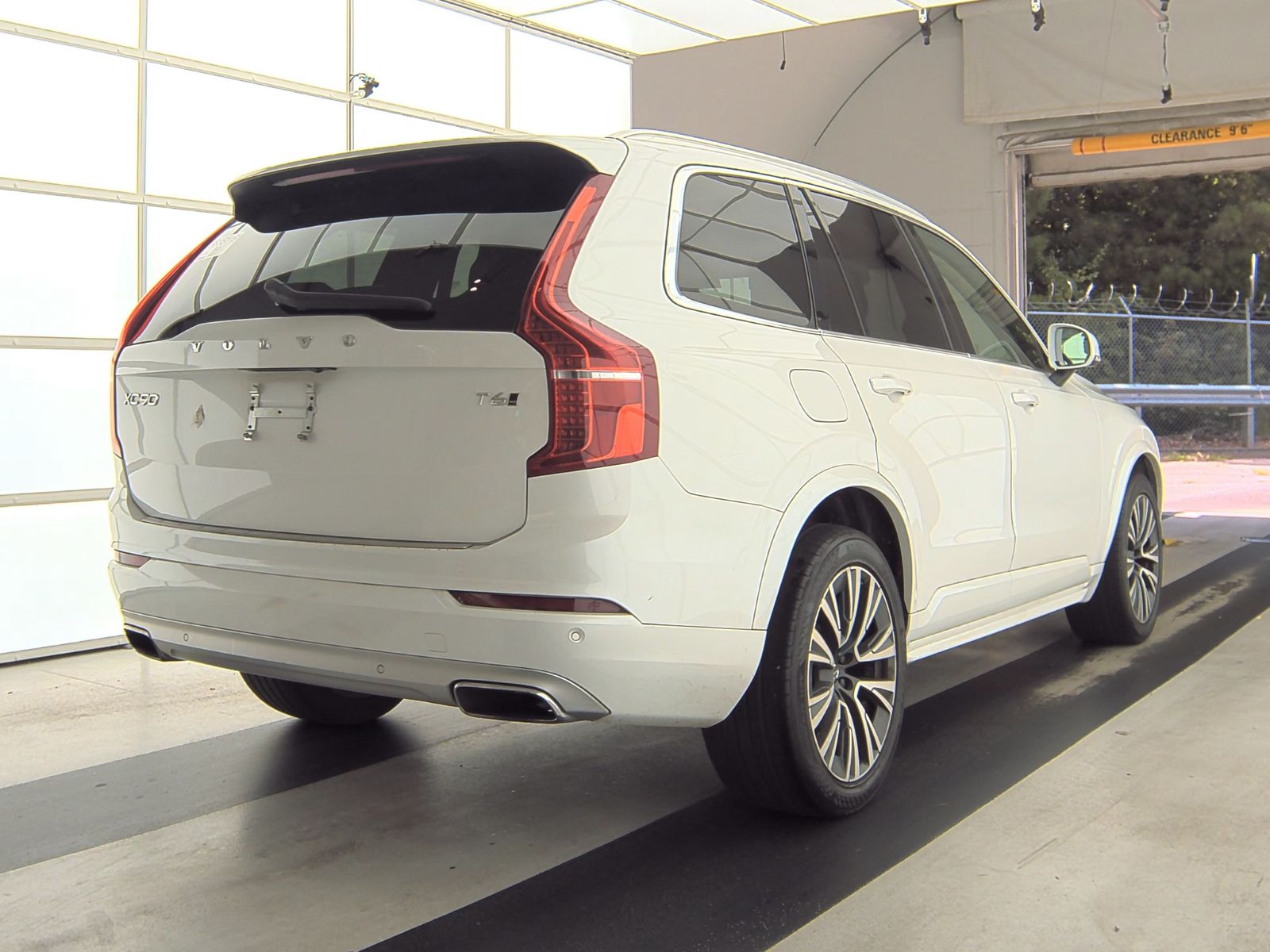 2021 Volvo XC90 T6 Momentum AWD