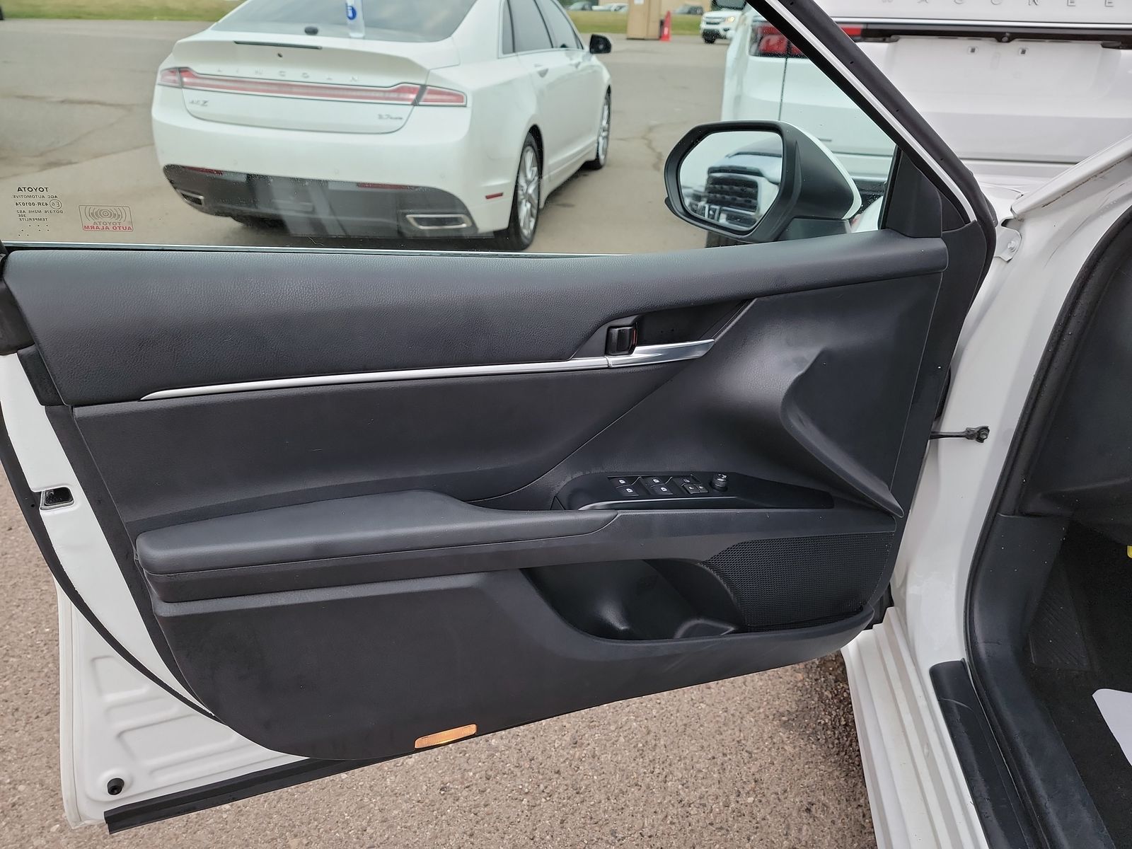 2018 Toyota Camry SE FWD