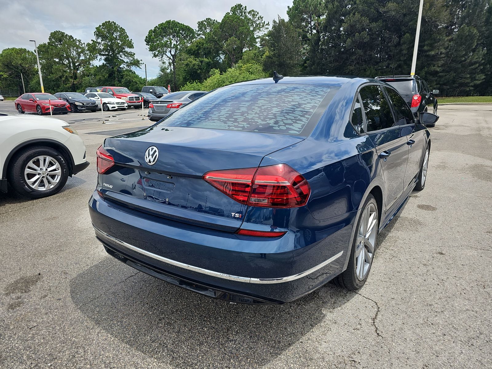 2018 Volkswagen Passat 2.0T R-Line FWD