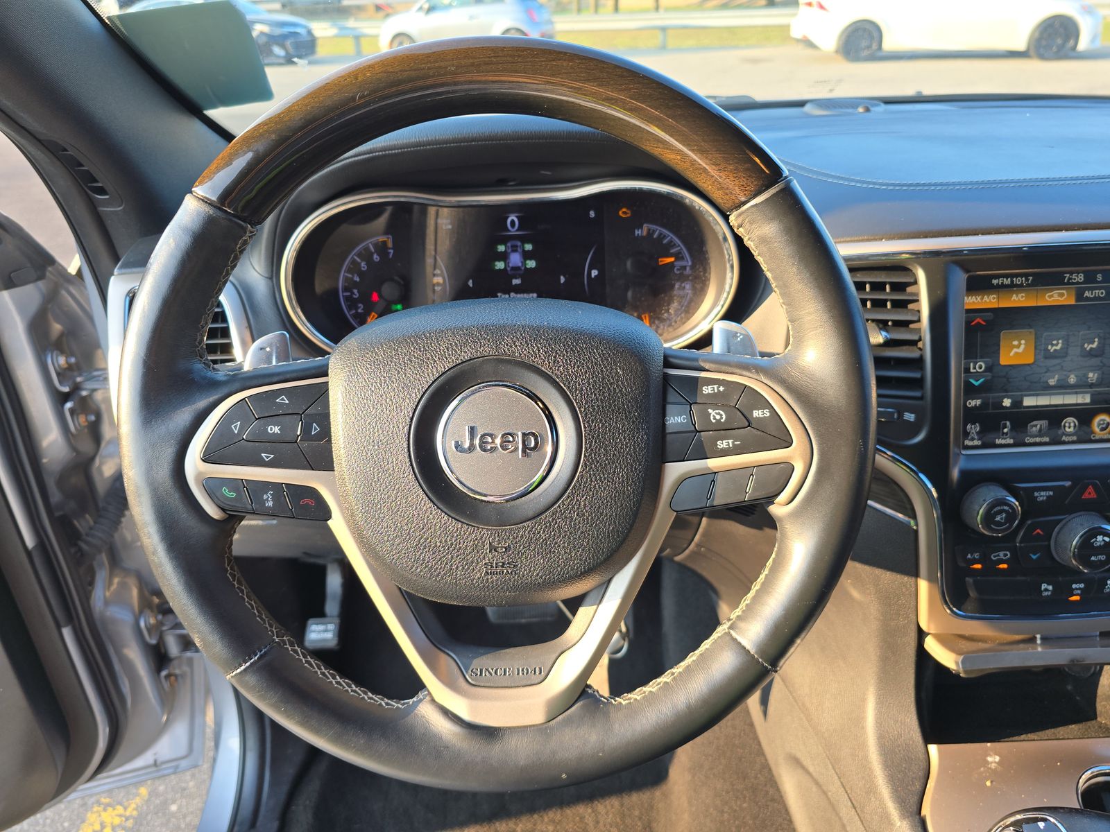 2014 Jeep Grand Cherokee Overland FWD