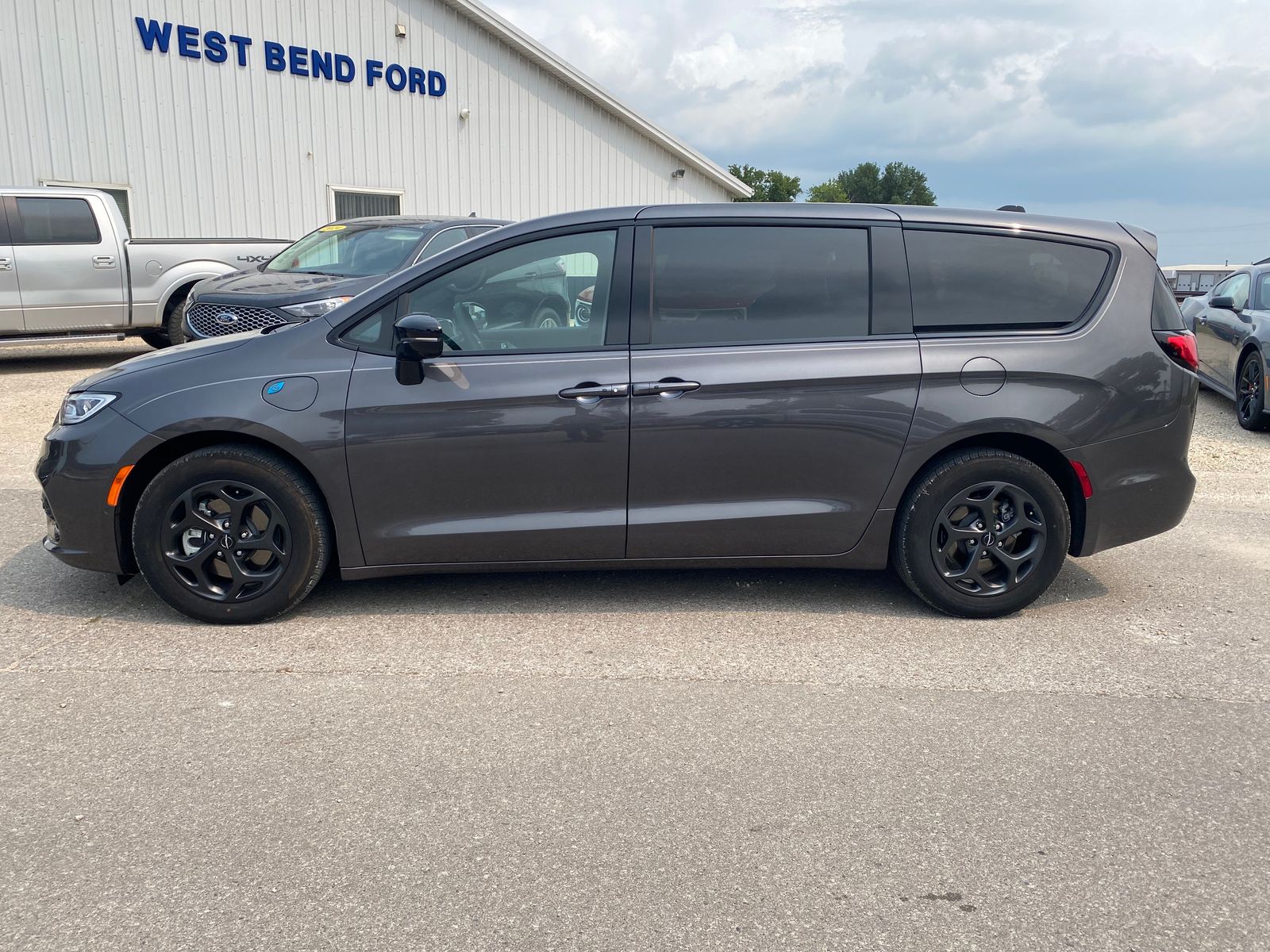 2023 Chrysler Pacifica Hybrid Limited 121.6