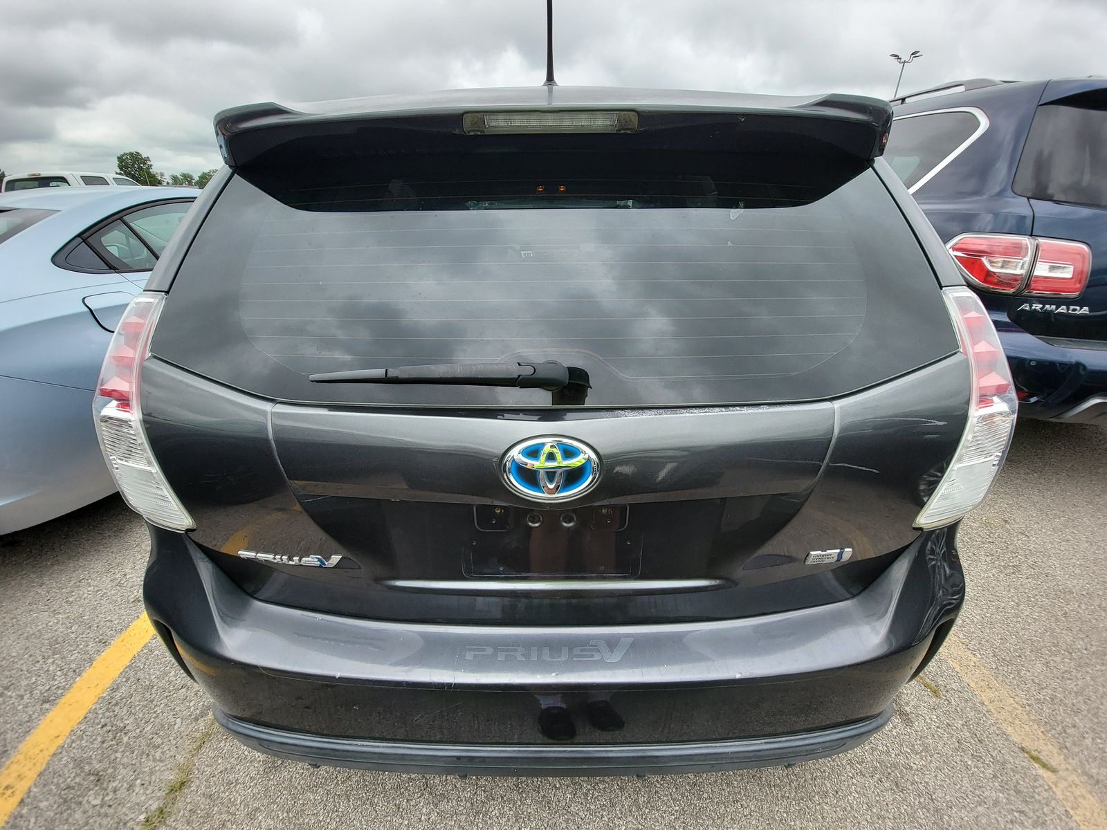 2015 Toyota Prius v Three FWD