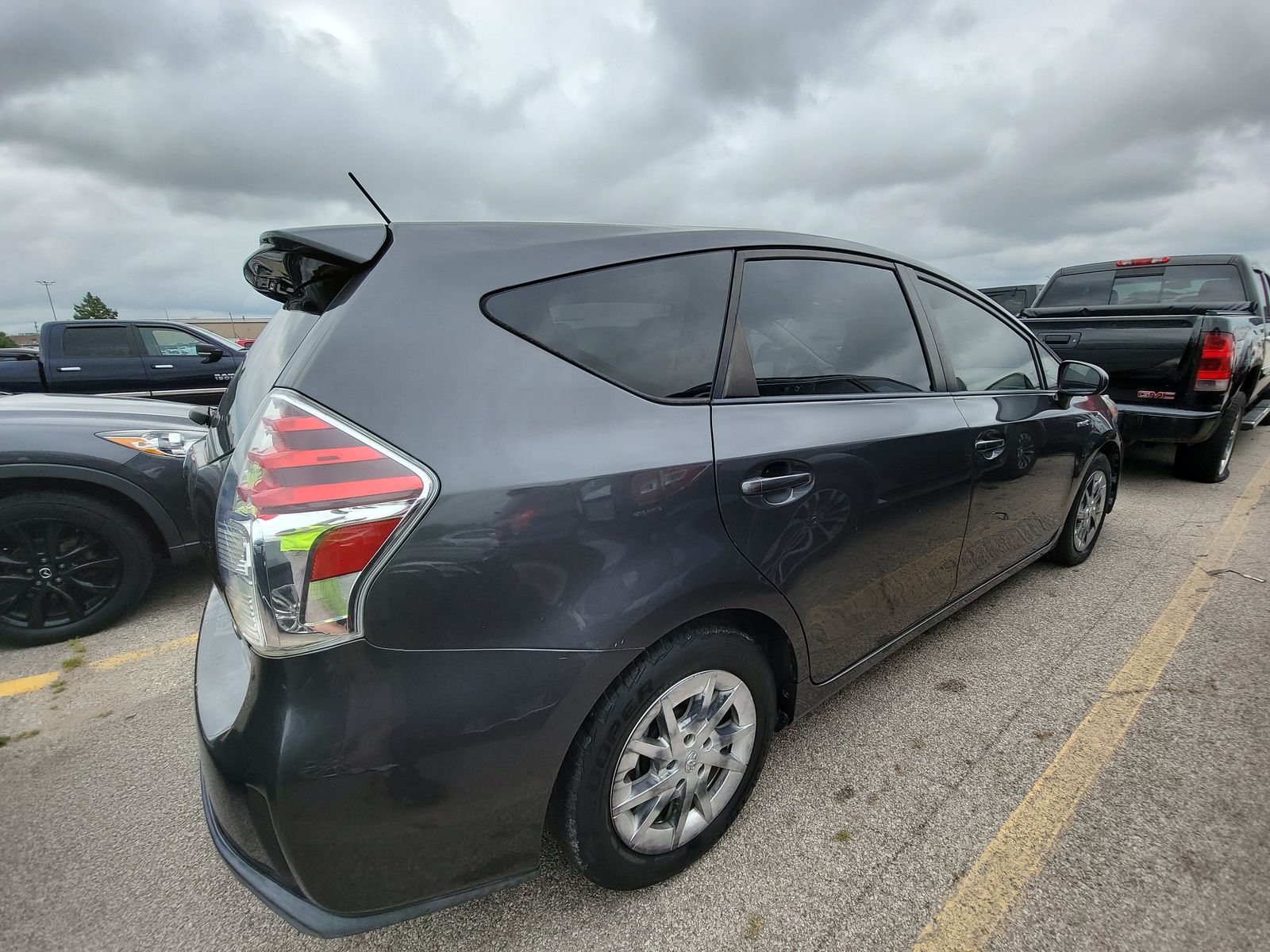 2015 Toyota Prius v Three FWD