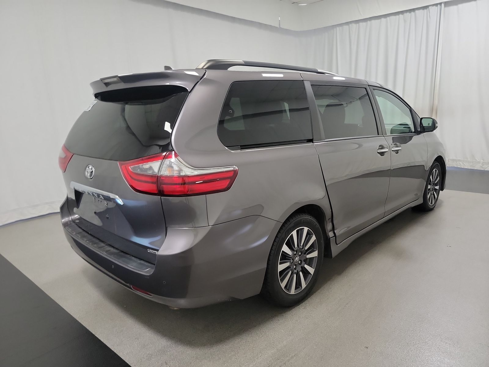 2020 Toyota Sienna Limited Premium FWD