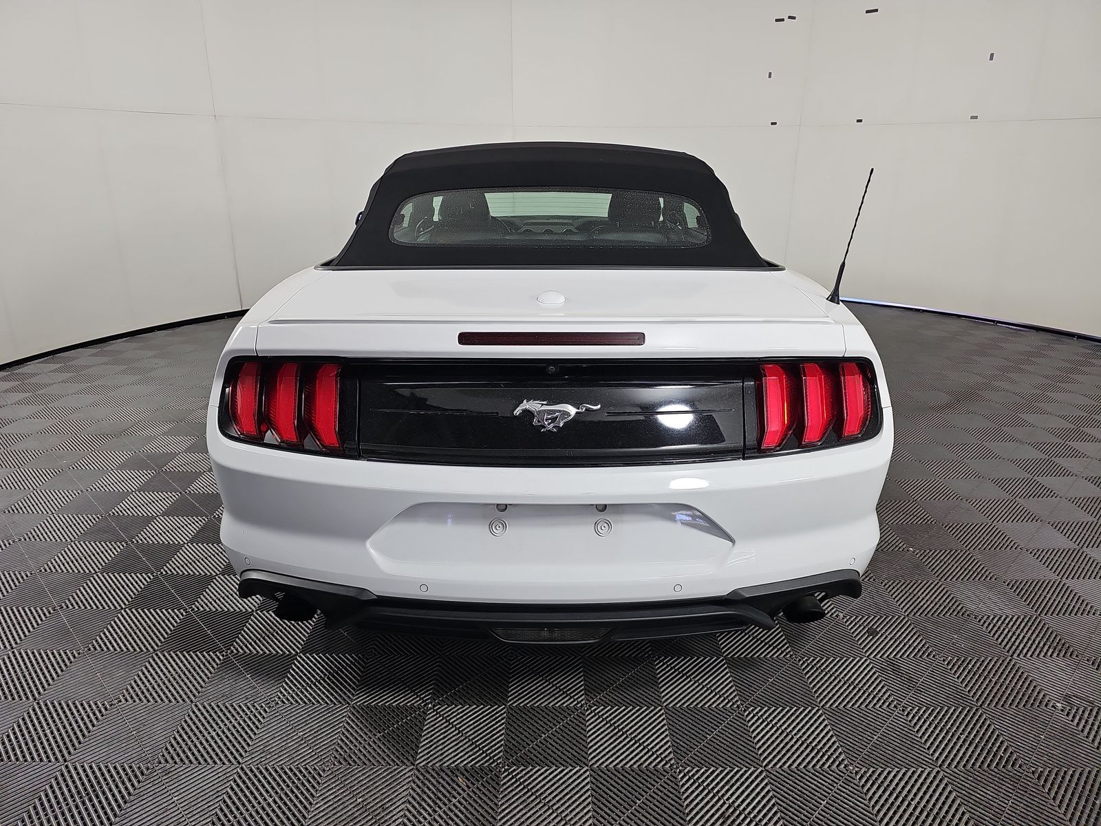 2020 Ford Mustang EcoBoost Premium RWD