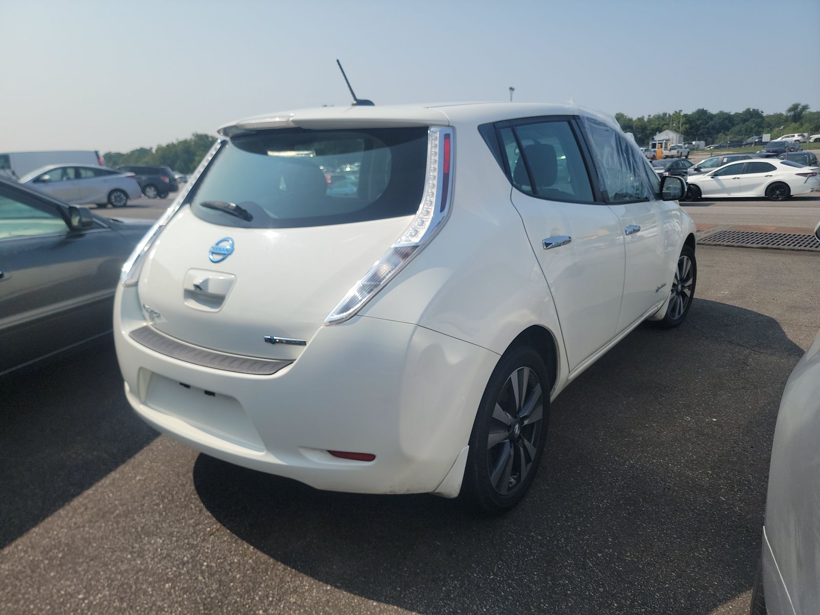 2016 Nissan LEAF SV FWD