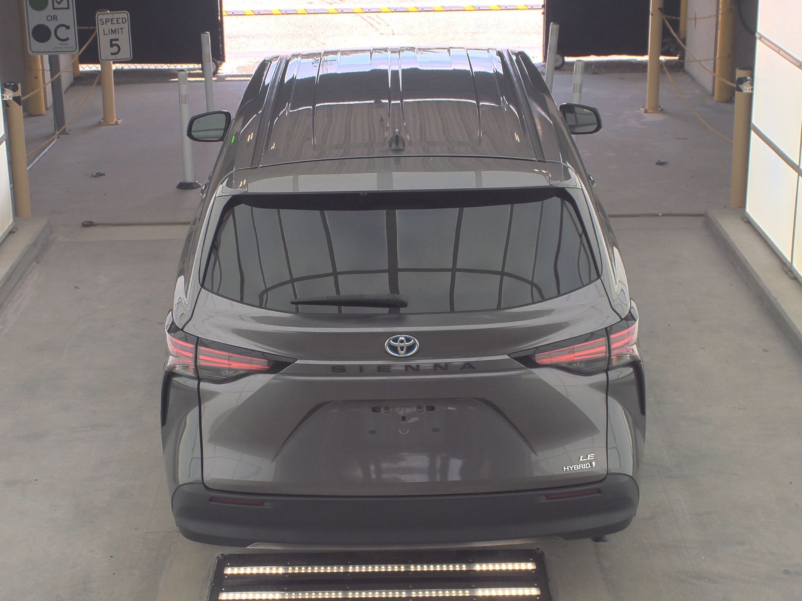 2022 Toyota Sienna LE FWD