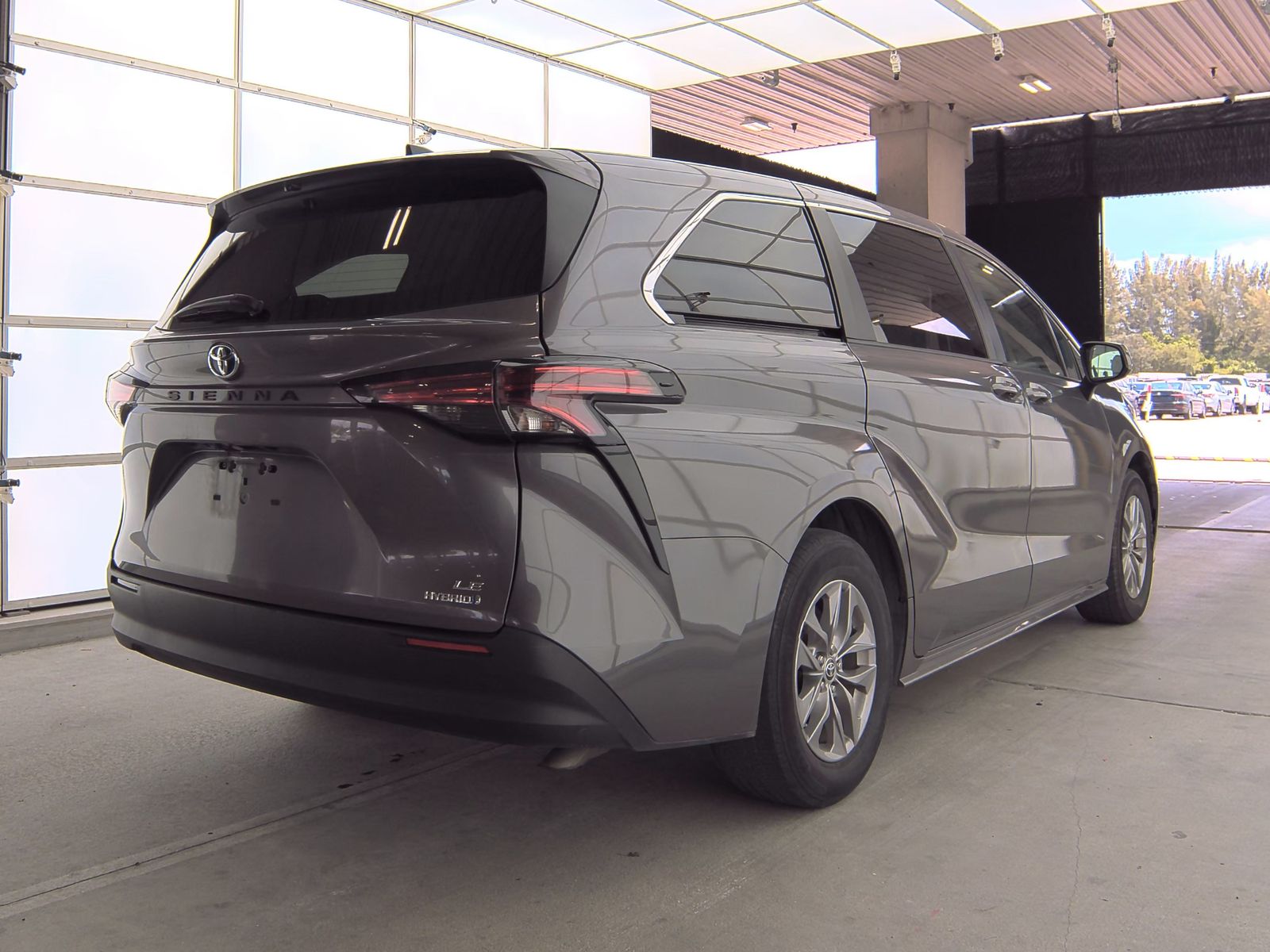 2022 Toyota Sienna LE FWD