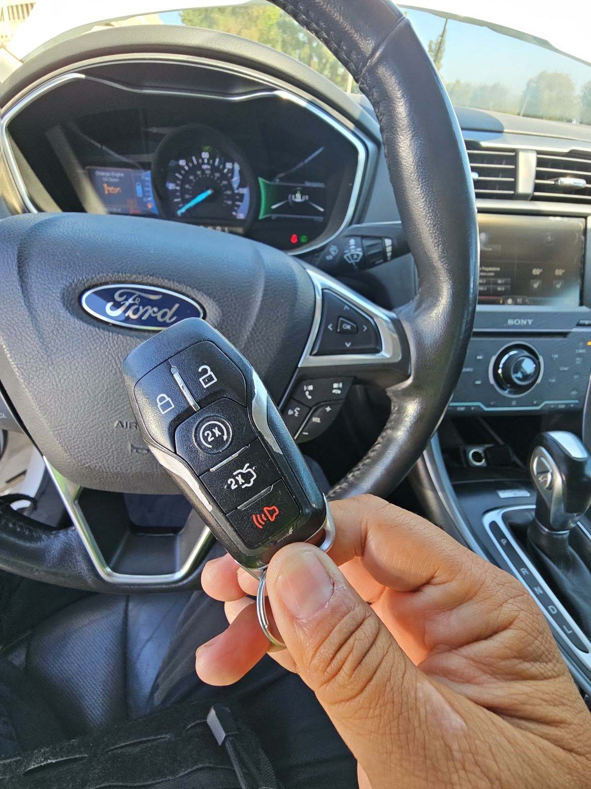 2014 Ford Fusion Hybrid Titanium FWD