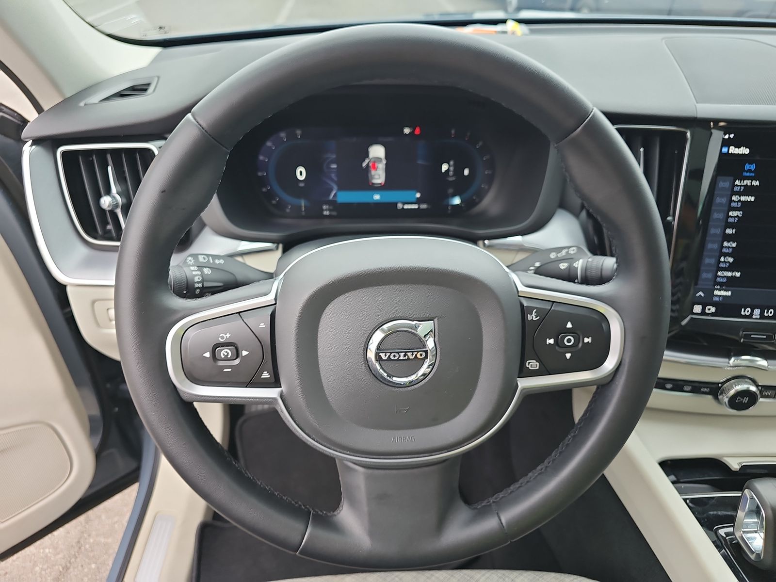 2022 Volvo XC60 B5 Momentum FWD