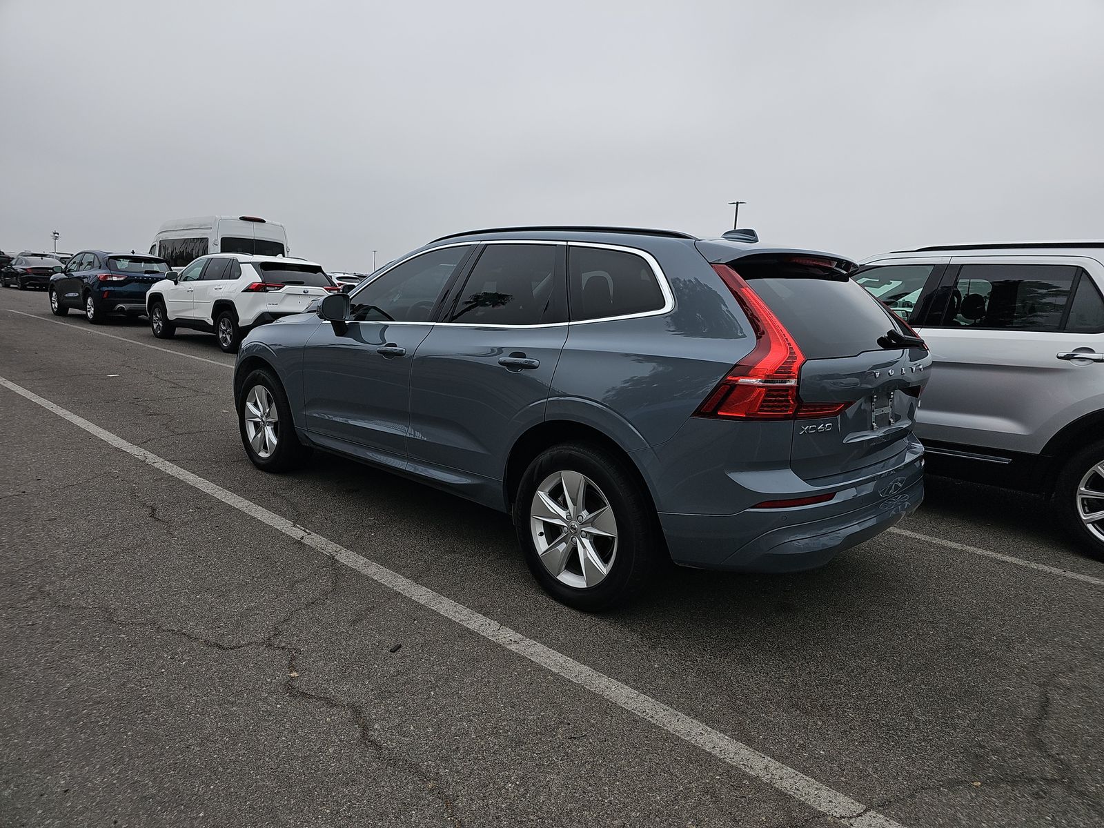 2022 Volvo XC60 B5 Momentum FWD