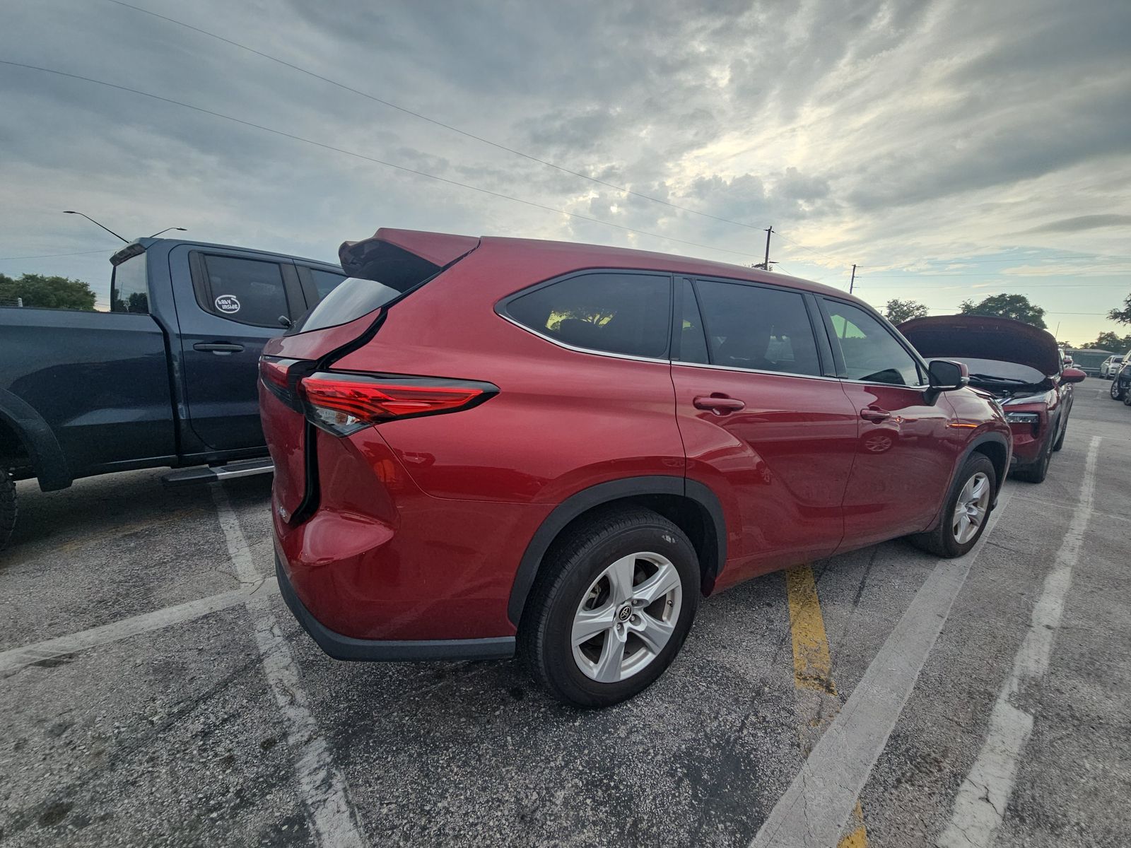 2021 Toyota Highlander LE FWD