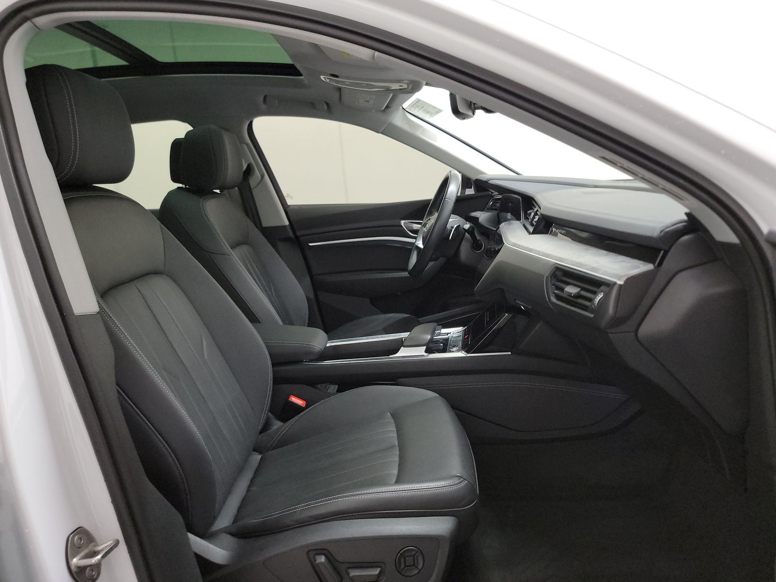 2021 Audi e-tron Premium Plus AWD