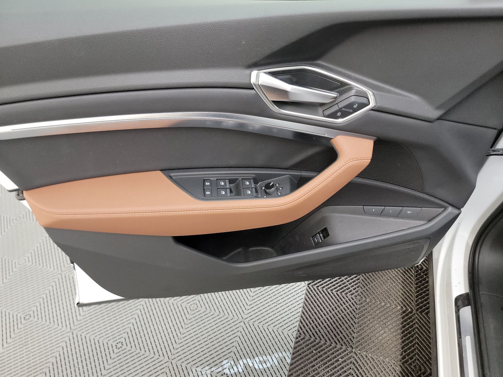 2022 Audi e-tron Premium AWD