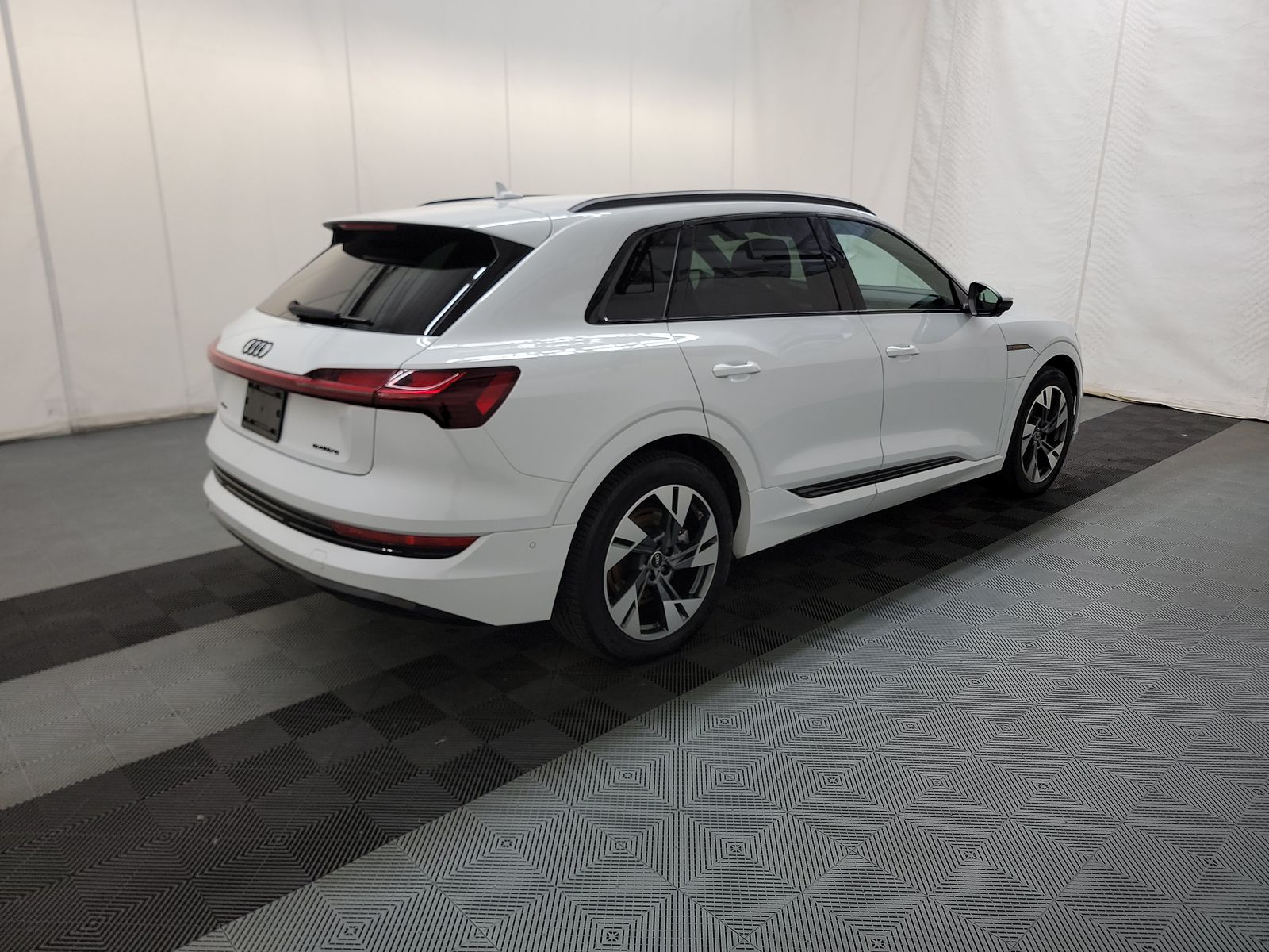 2022 Audi e-tron Premium AWD