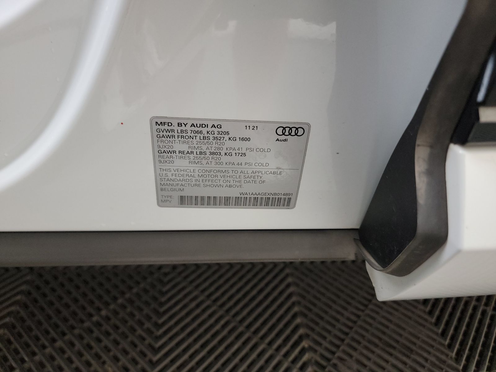 2022 Audi e-tron Premium AWD