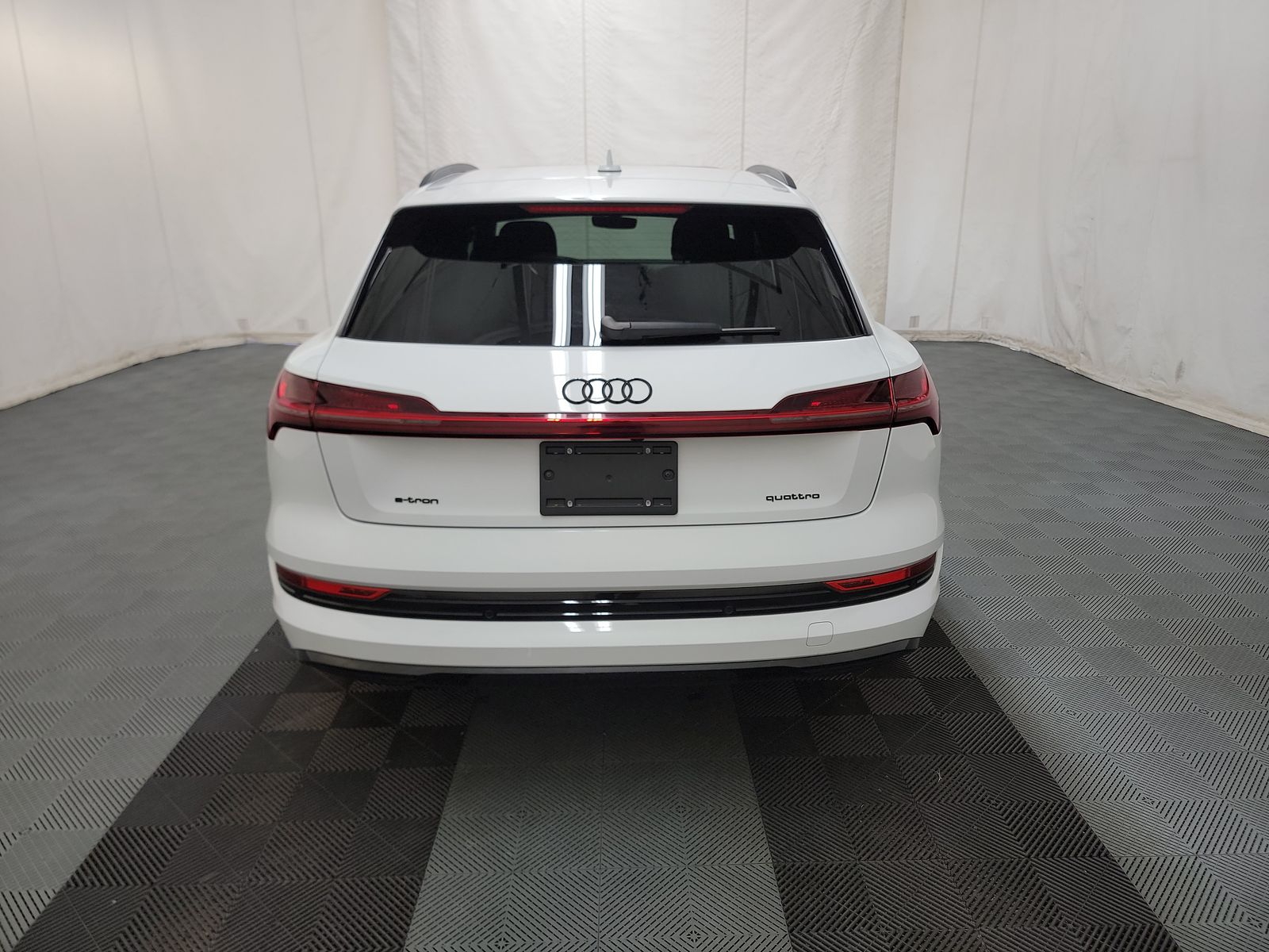 2022 Audi e-tron Premium AWD