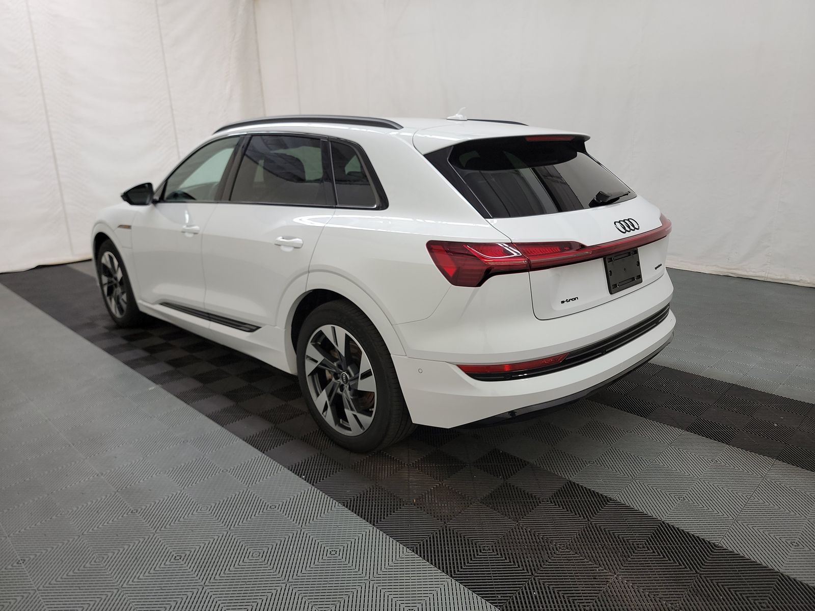 2022 Audi e-tron Premium AWD