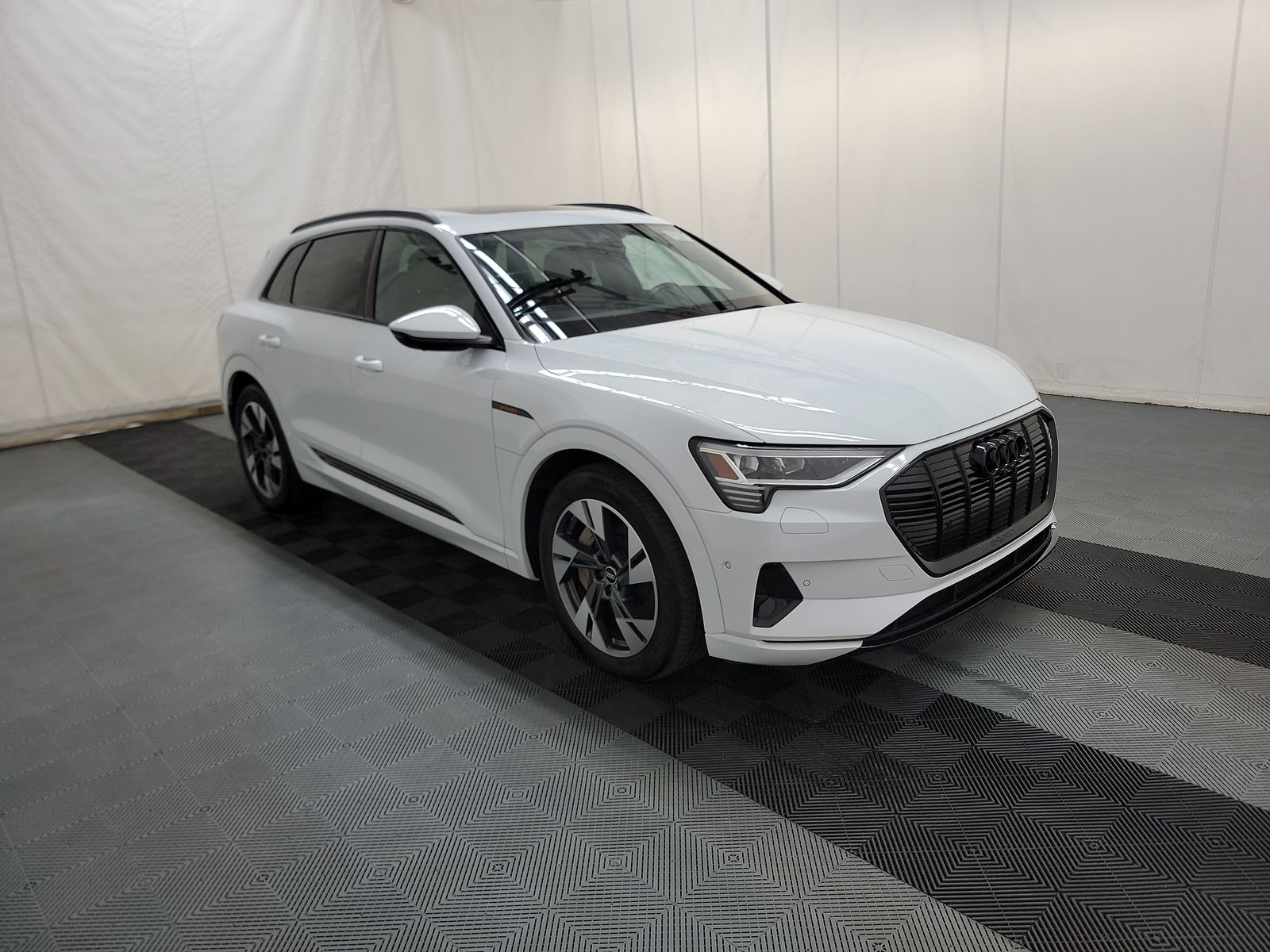 2022 Audi e-tron Premium AWD