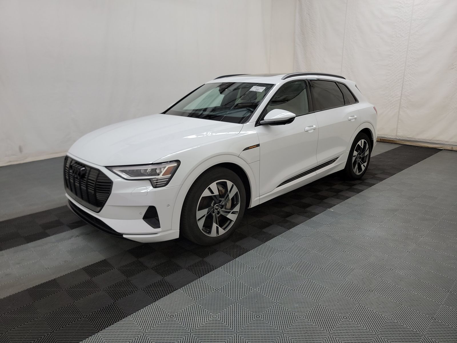 2022 Audi e-tron Premium AWD