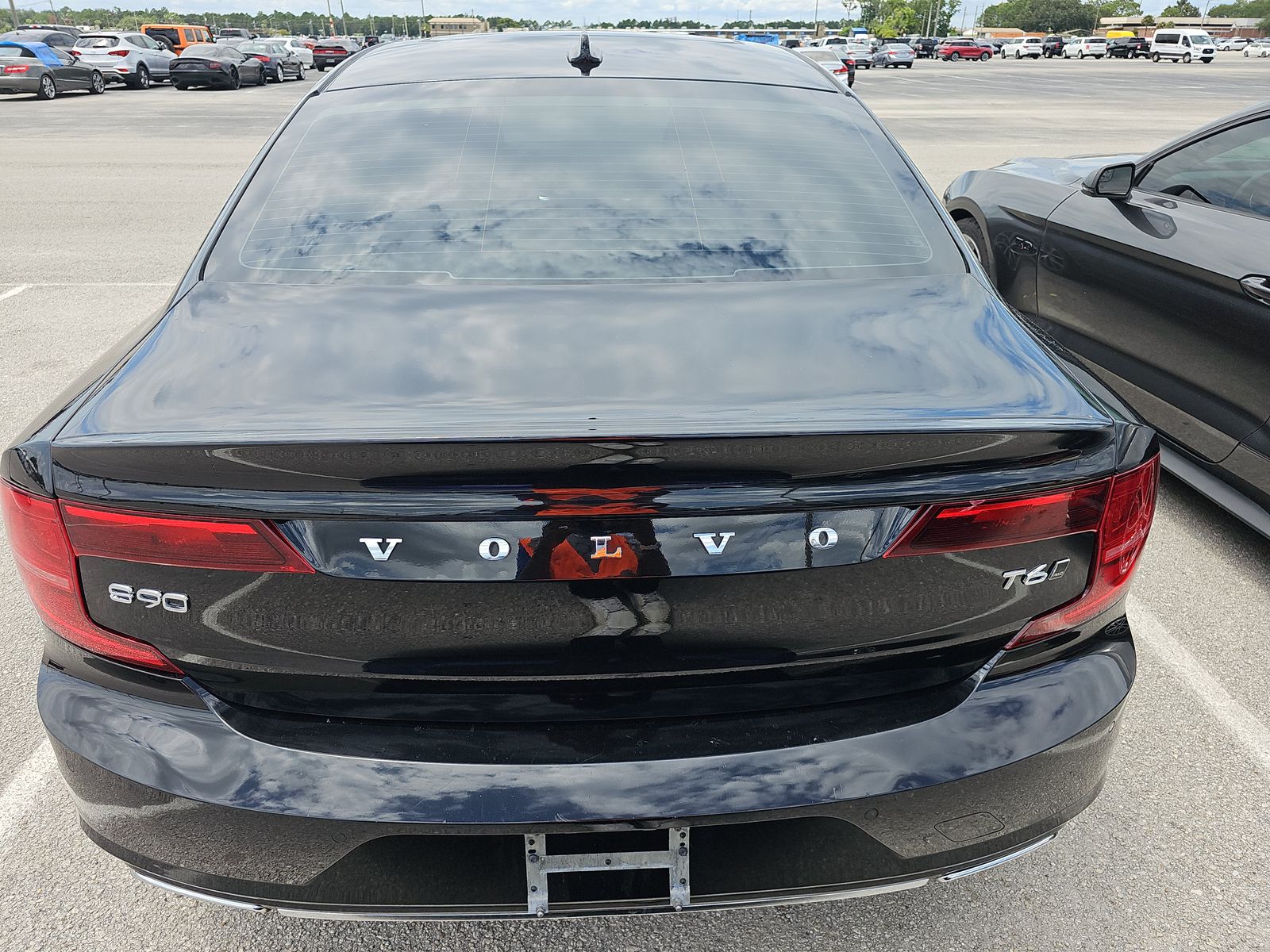 2019 Volvo S90 T6 Momentum AWD