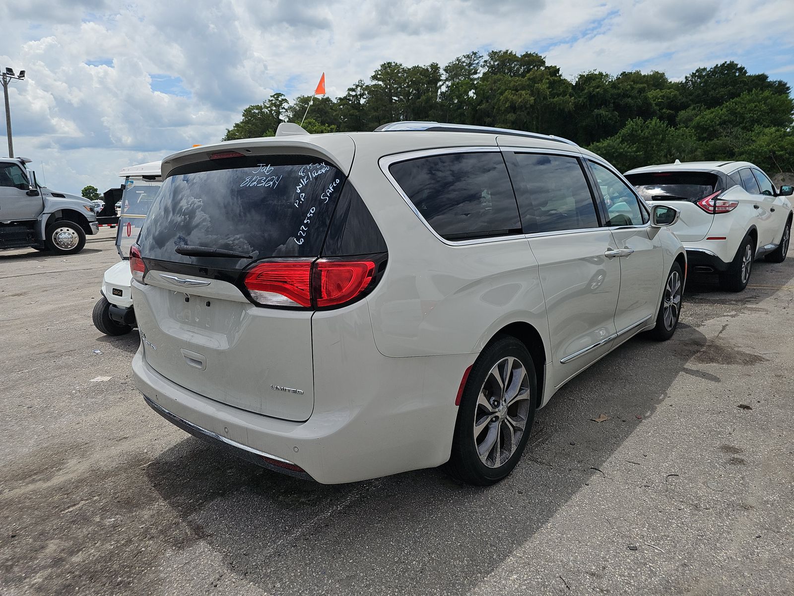 2017 Chrysler Pacifica Limited FWD