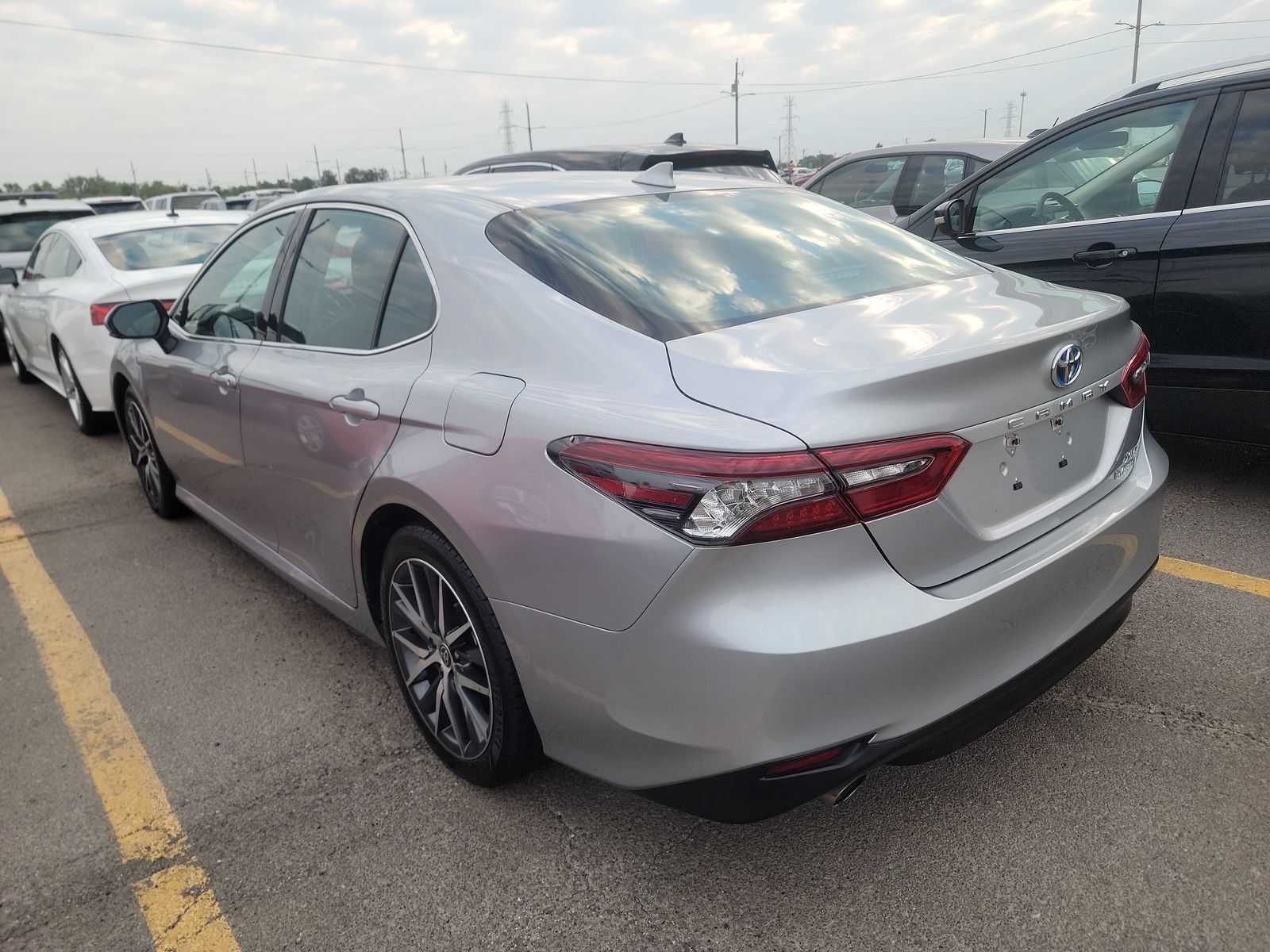 2022 Toyota Camry Hybrid XLE FWD