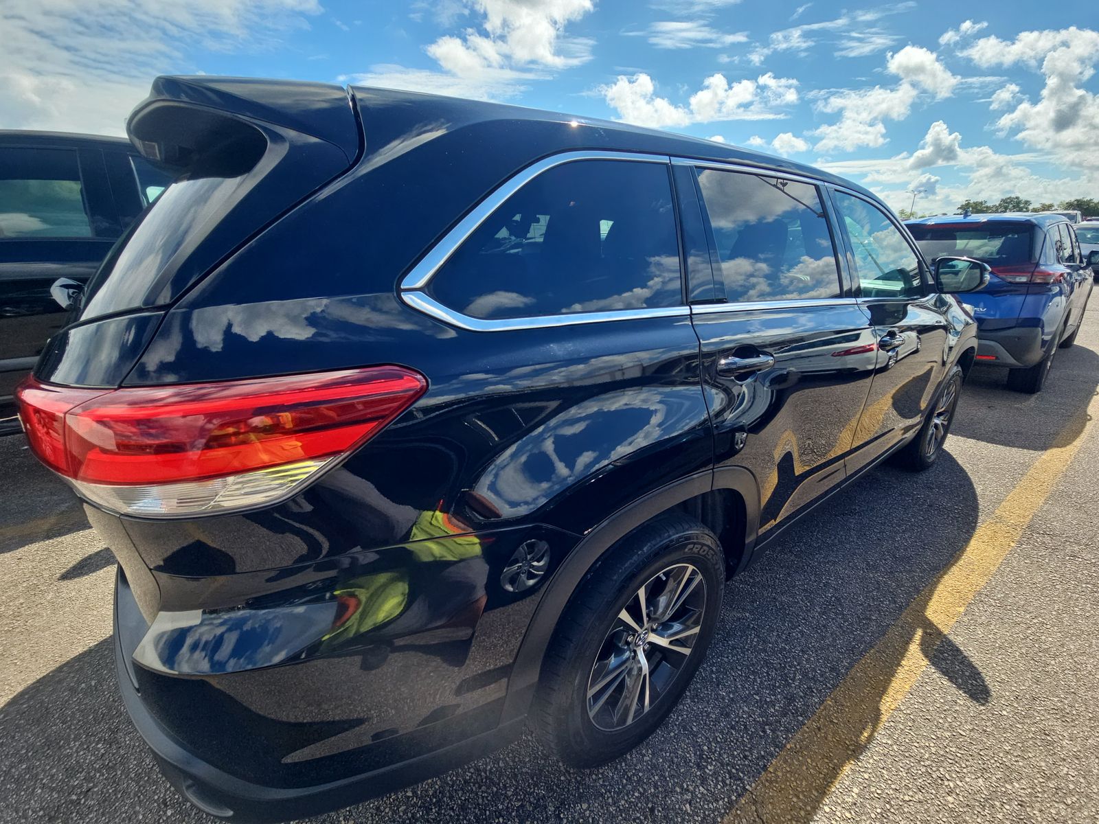 2019 Toyota Highlander LE FWD