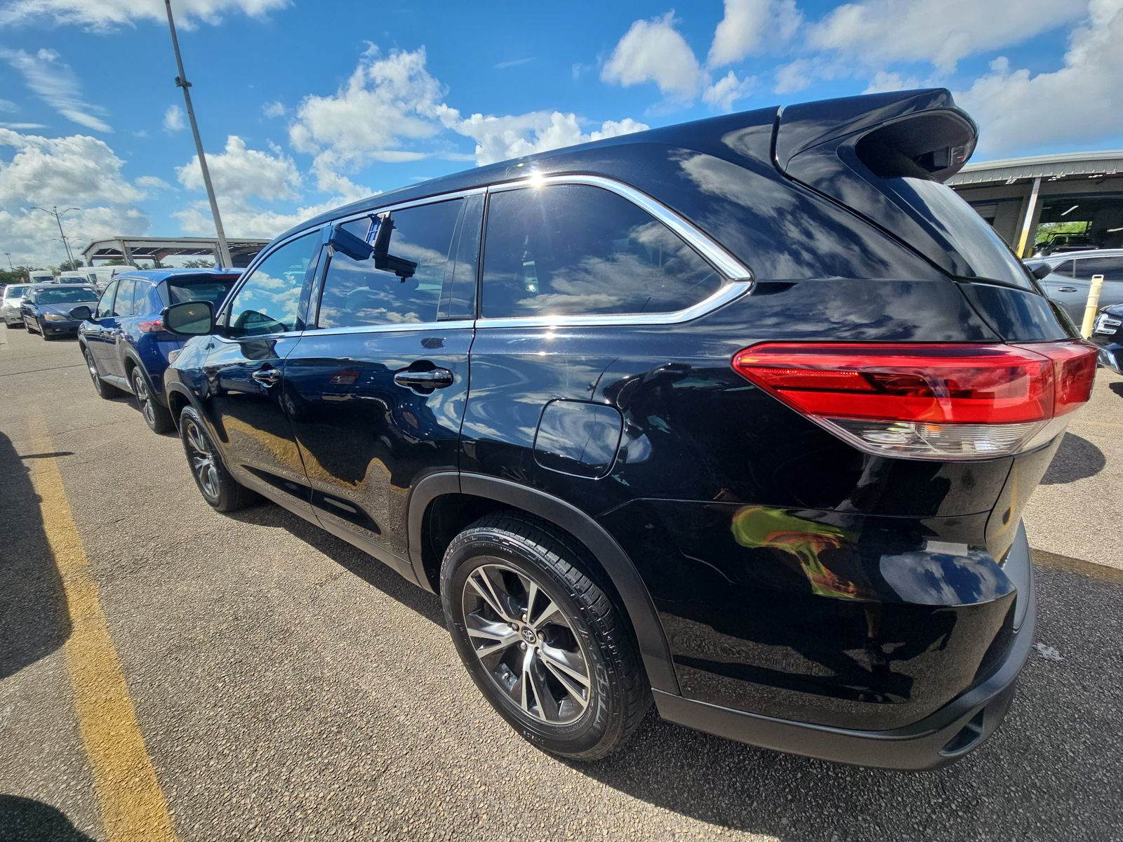 2019 Toyota Highlander LE FWD