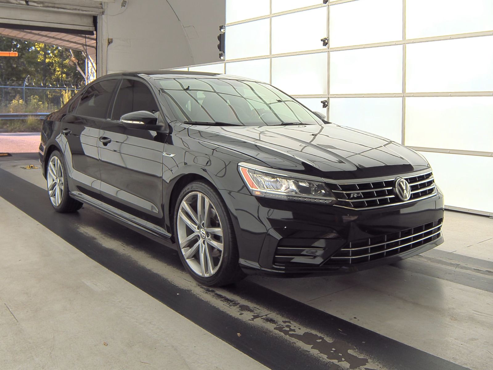 2018 Volkswagen Passat 2.0T R-Line FWD