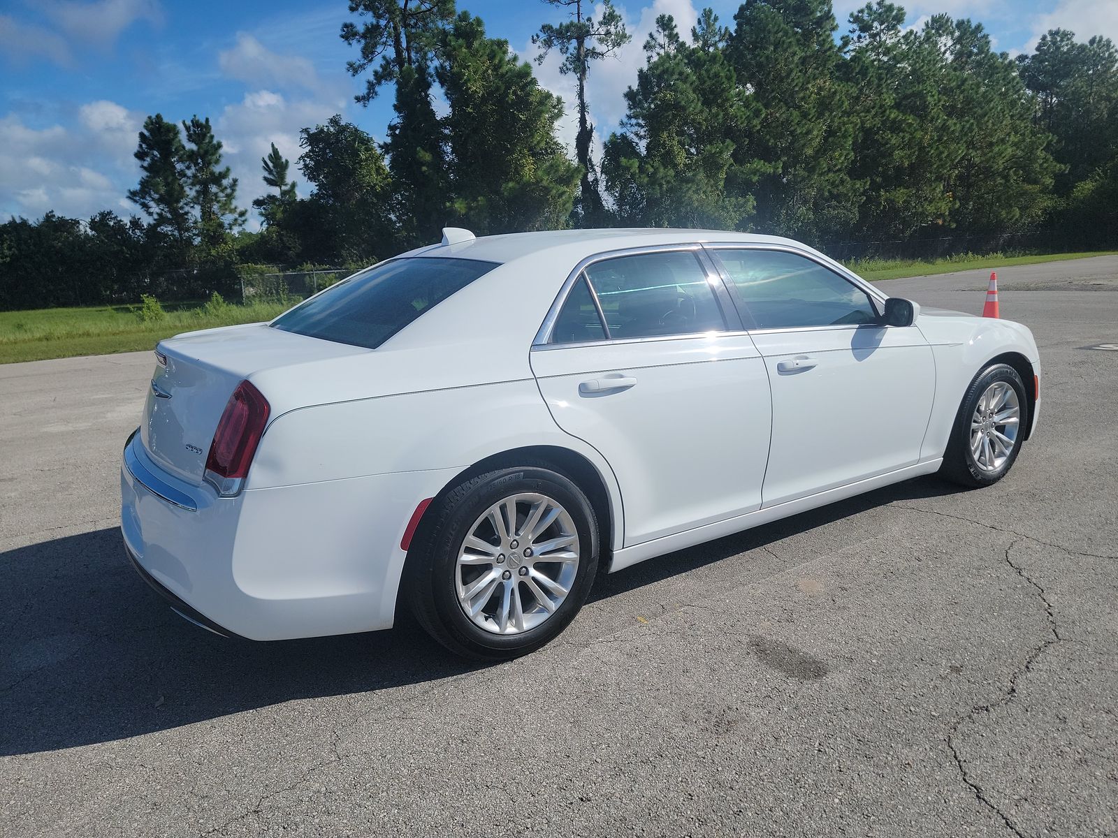 2019 Chrysler 300 Touring L RWD