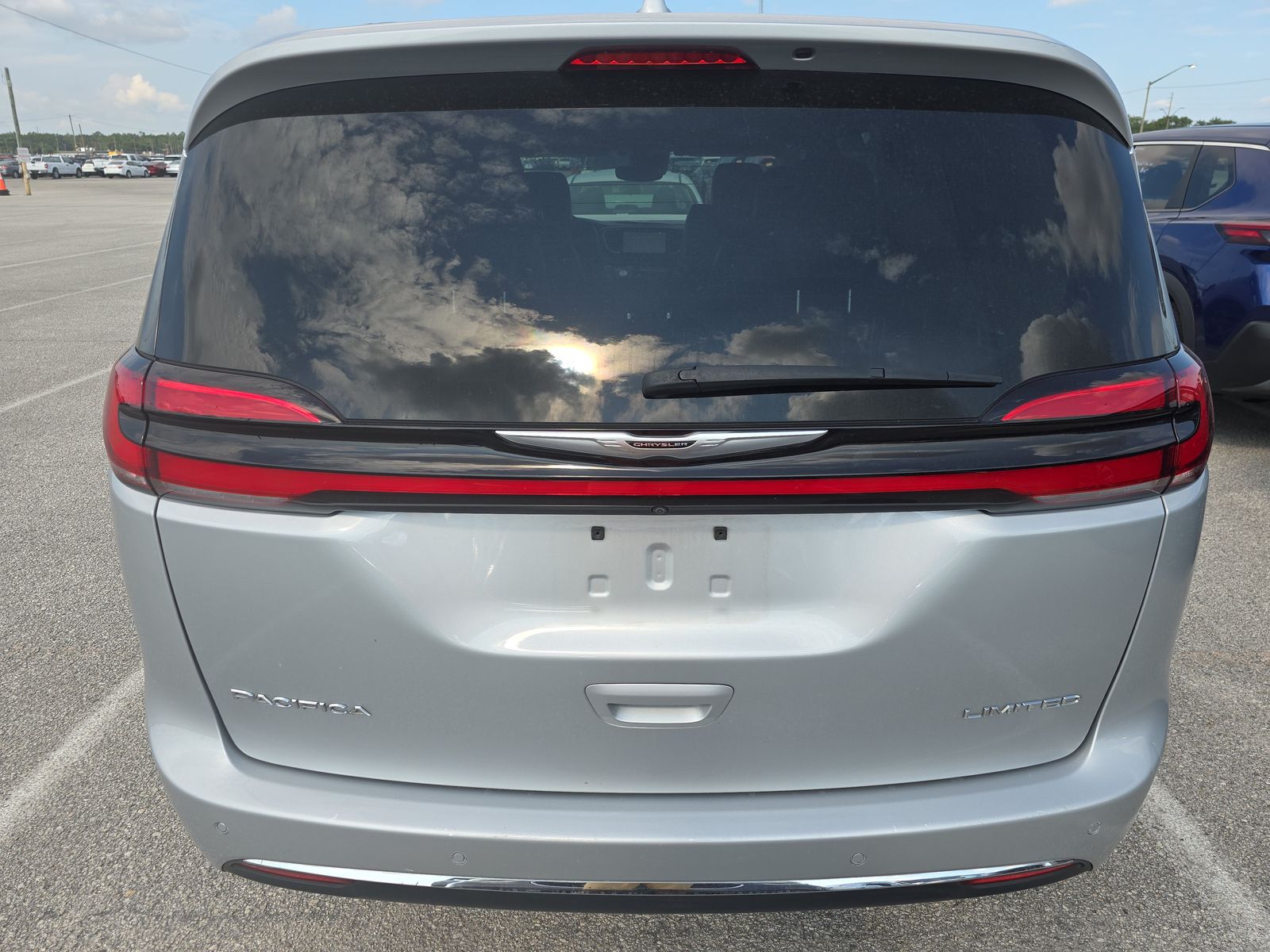 2022 Chrysler Pacifica Limited FWD