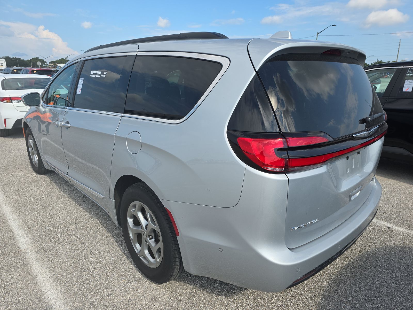 2022 Chrysler Pacifica Limited FWD