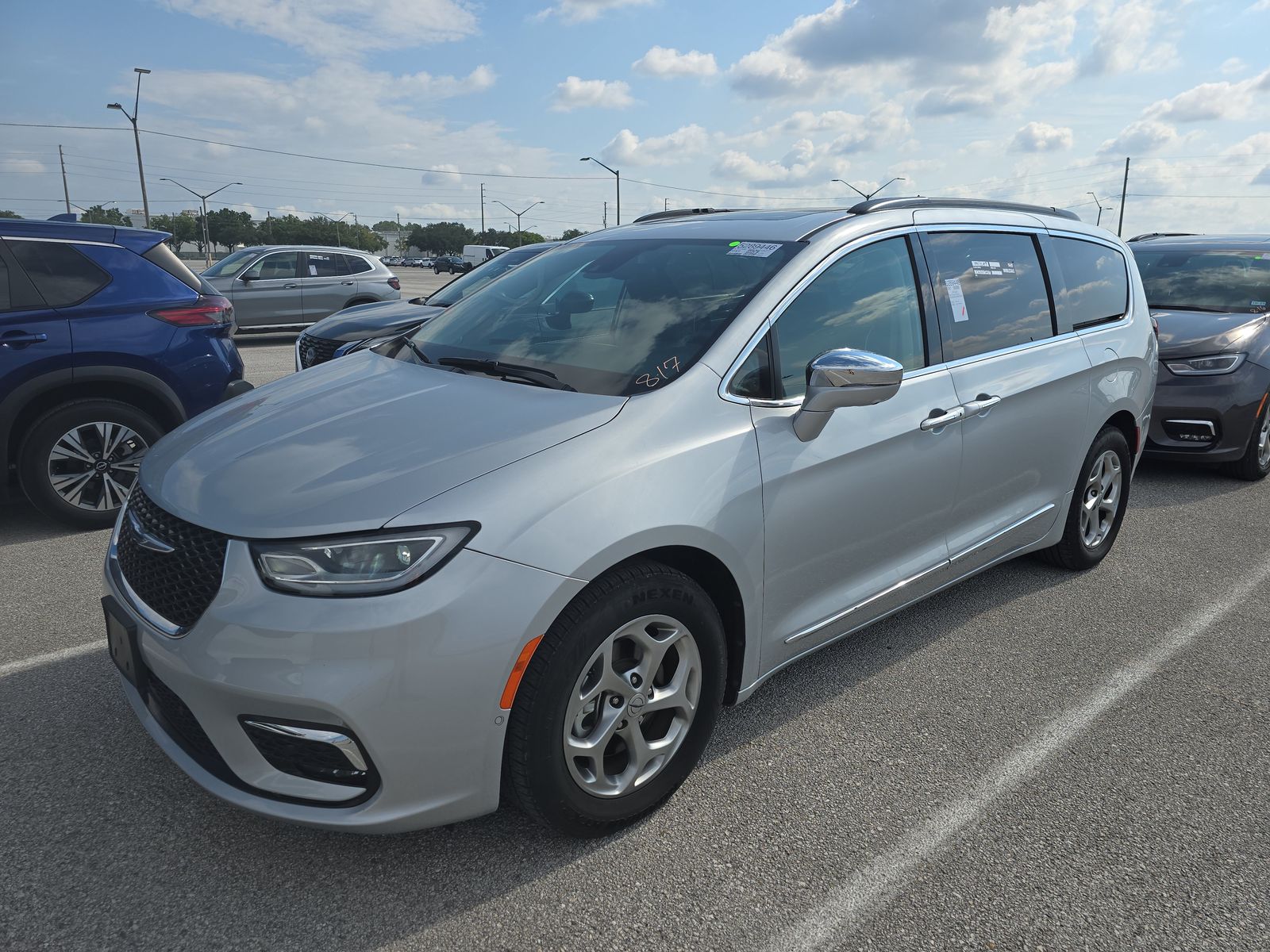 2022 Chrysler Pacifica Limited FWD