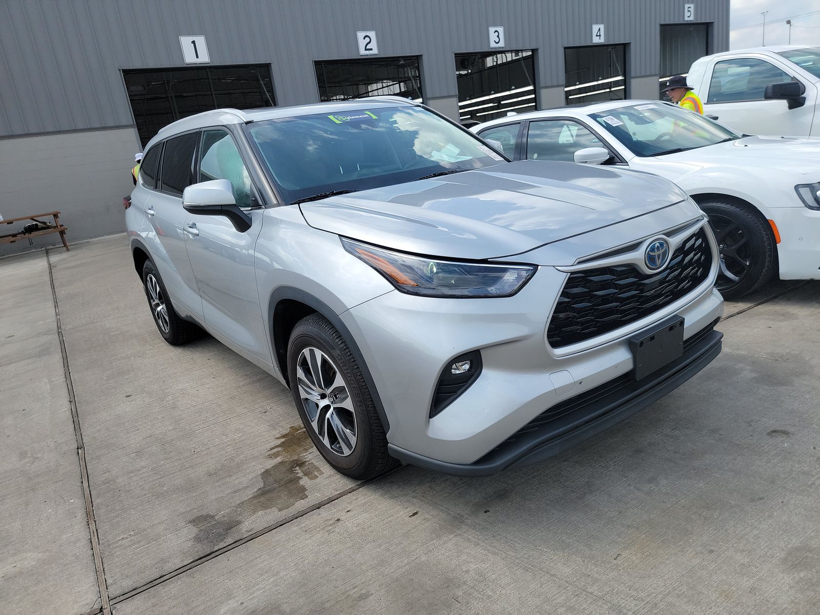 2022 Toyota Highlander Hybrid XLE FWD