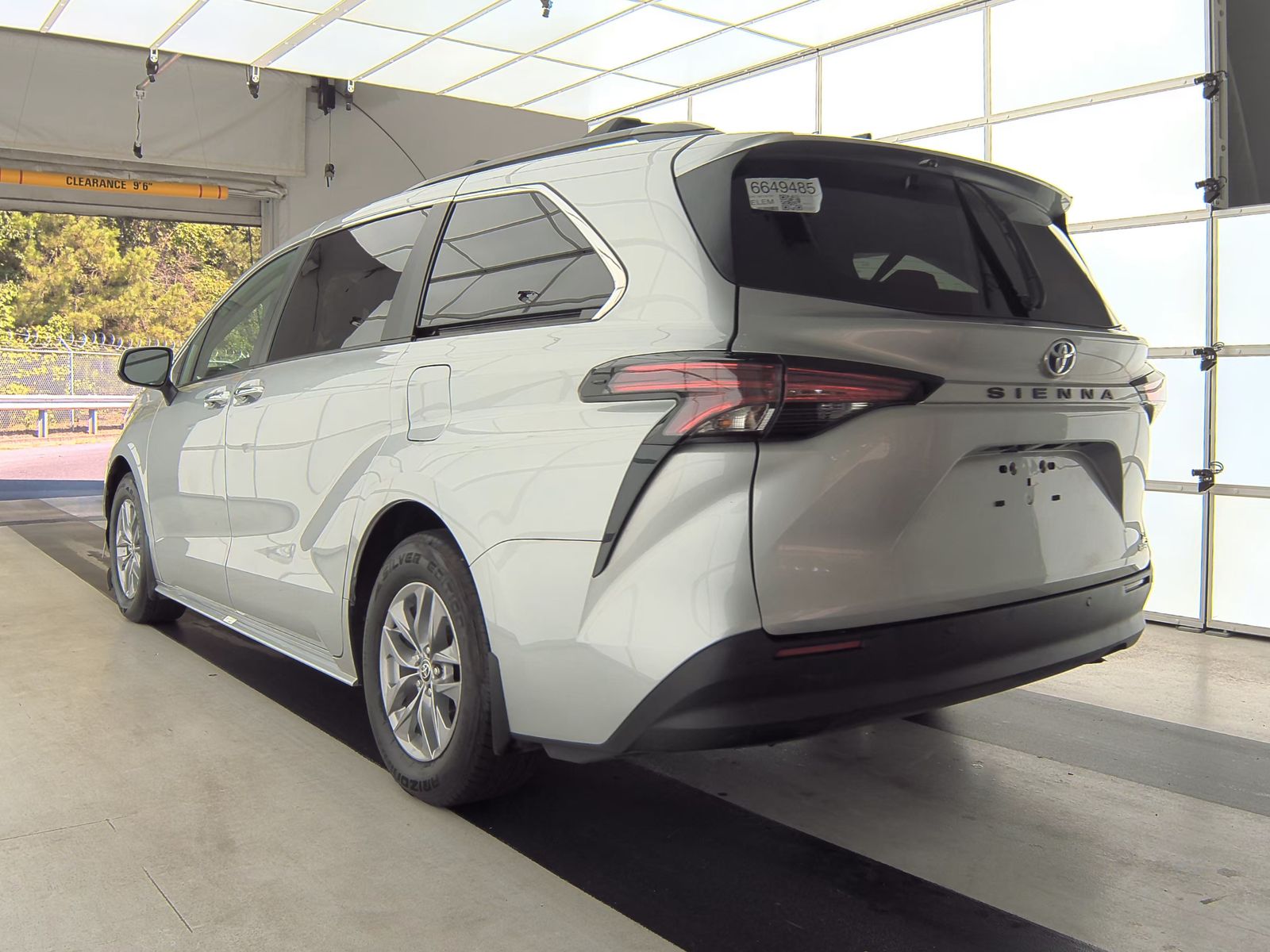 2022 Toyota Sienna XLE FWD