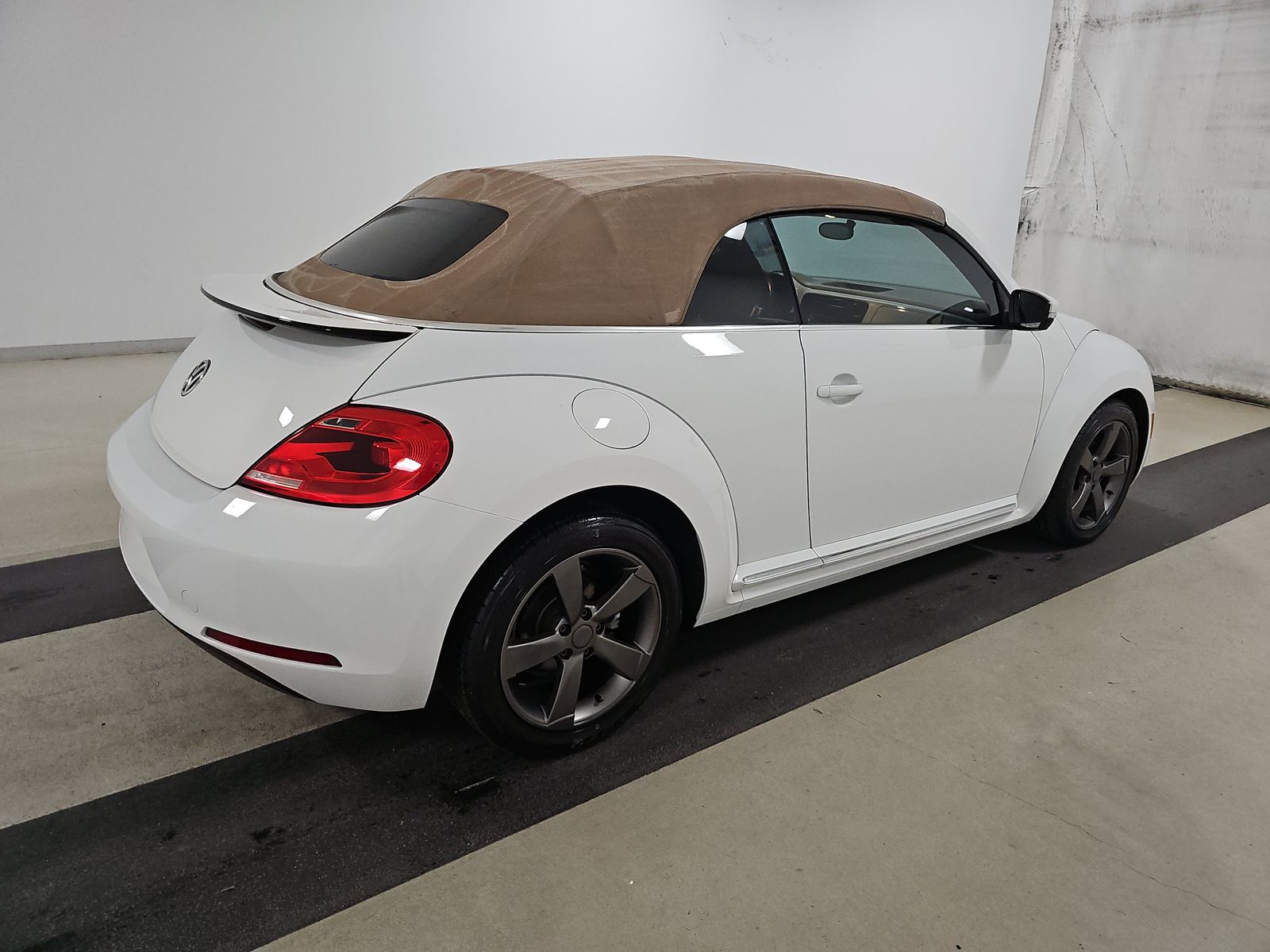 2014 Volkswagen Beetle 1.8T FWD