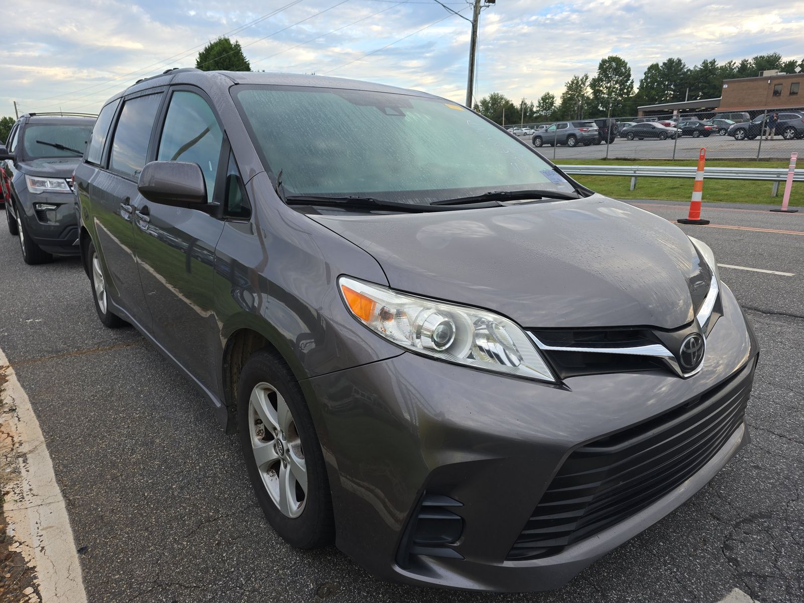 2020 Toyota Sienna LE FWD