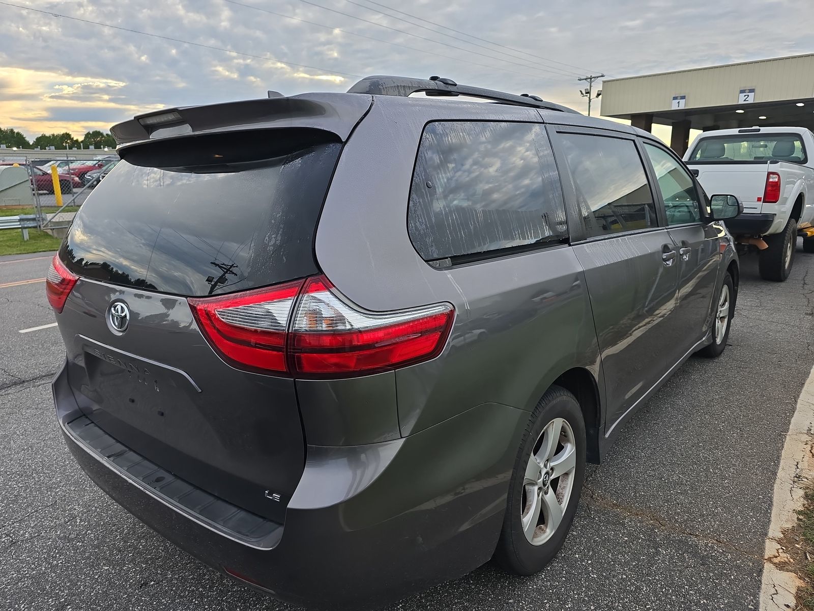 2020 Toyota Sienna LE FWD