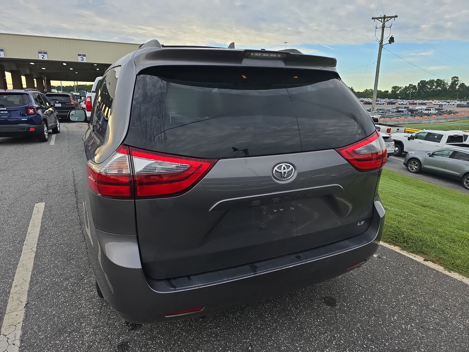 2020 Toyota Sienna LE FWD