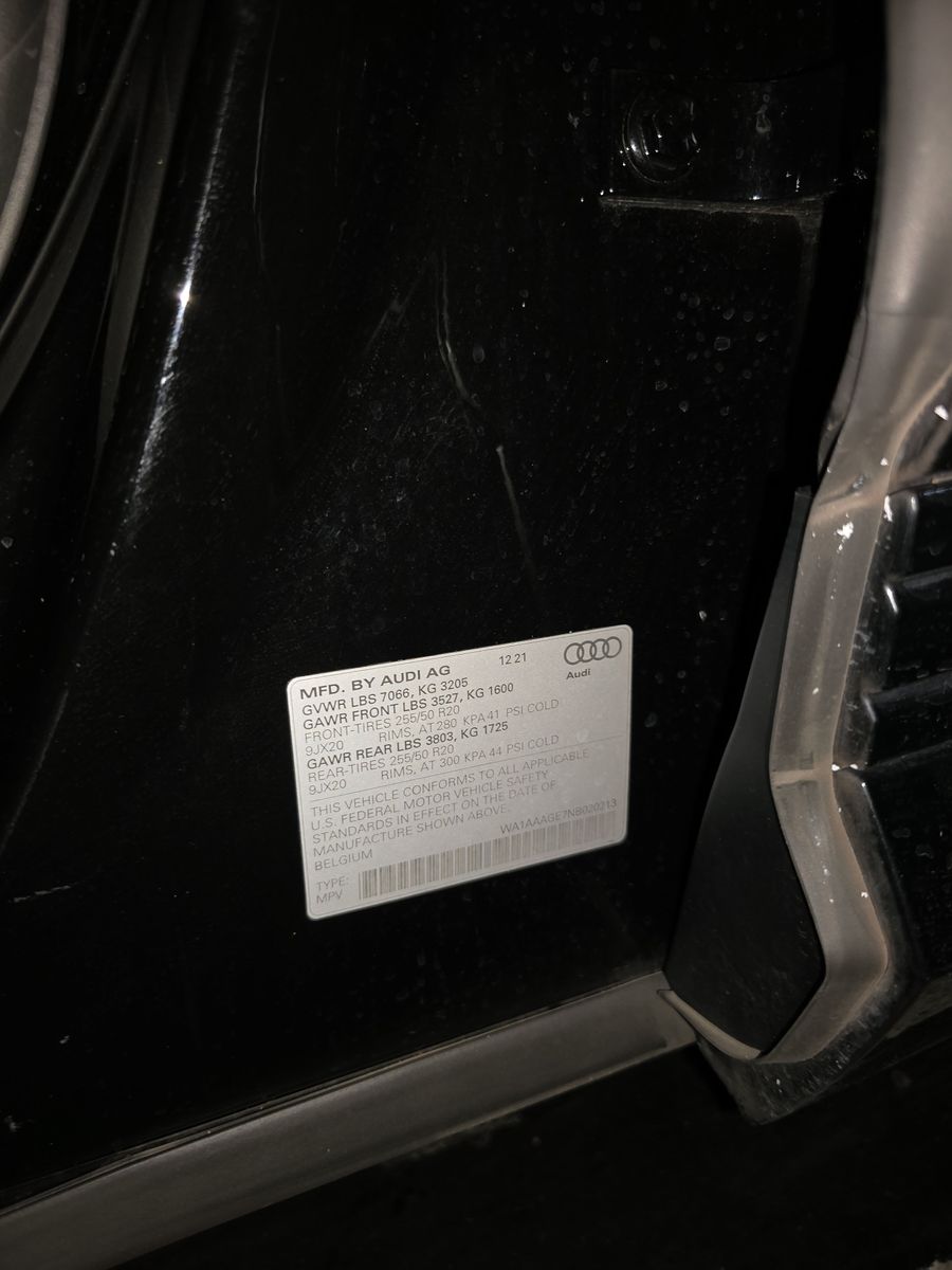 2022 Audi e-tron Premium AWD