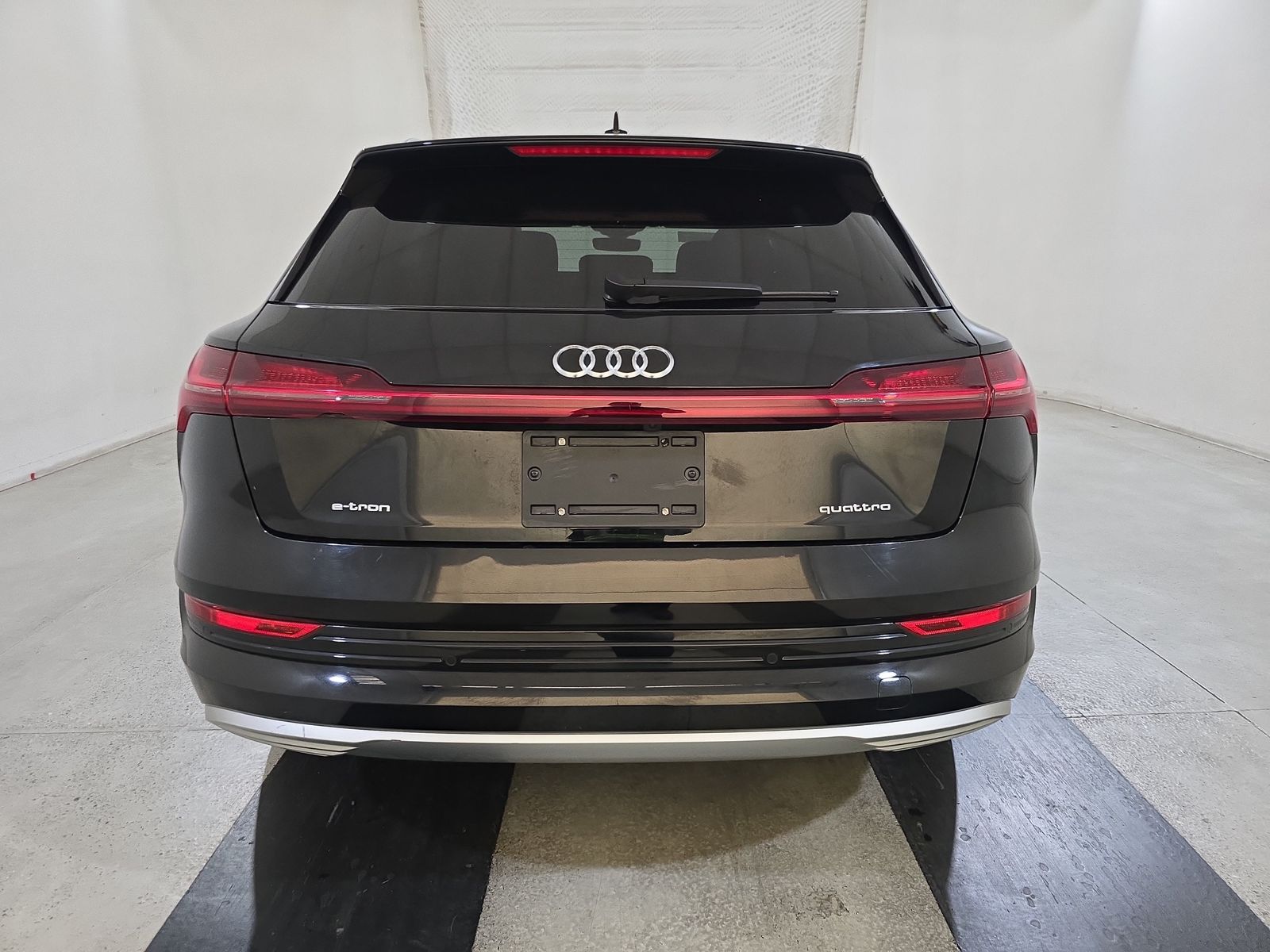 2022 Audi e-tron Premium AWD