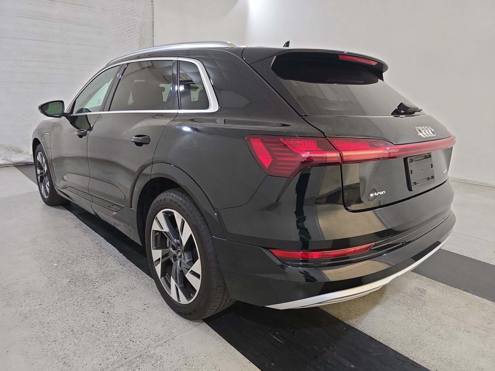 2022 Audi e-tron Premium AWD