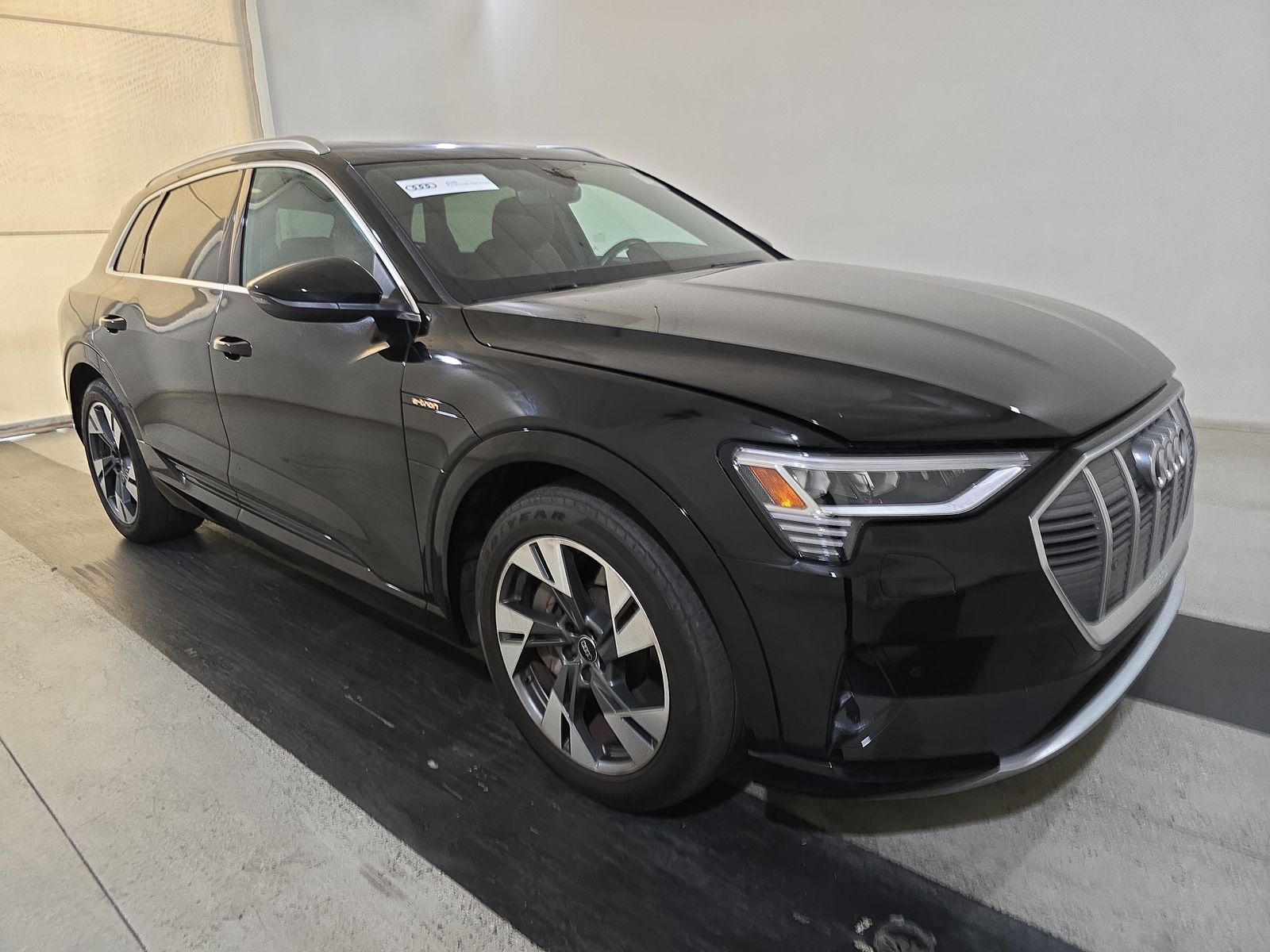 2022 Audi e-tron Premium AWD