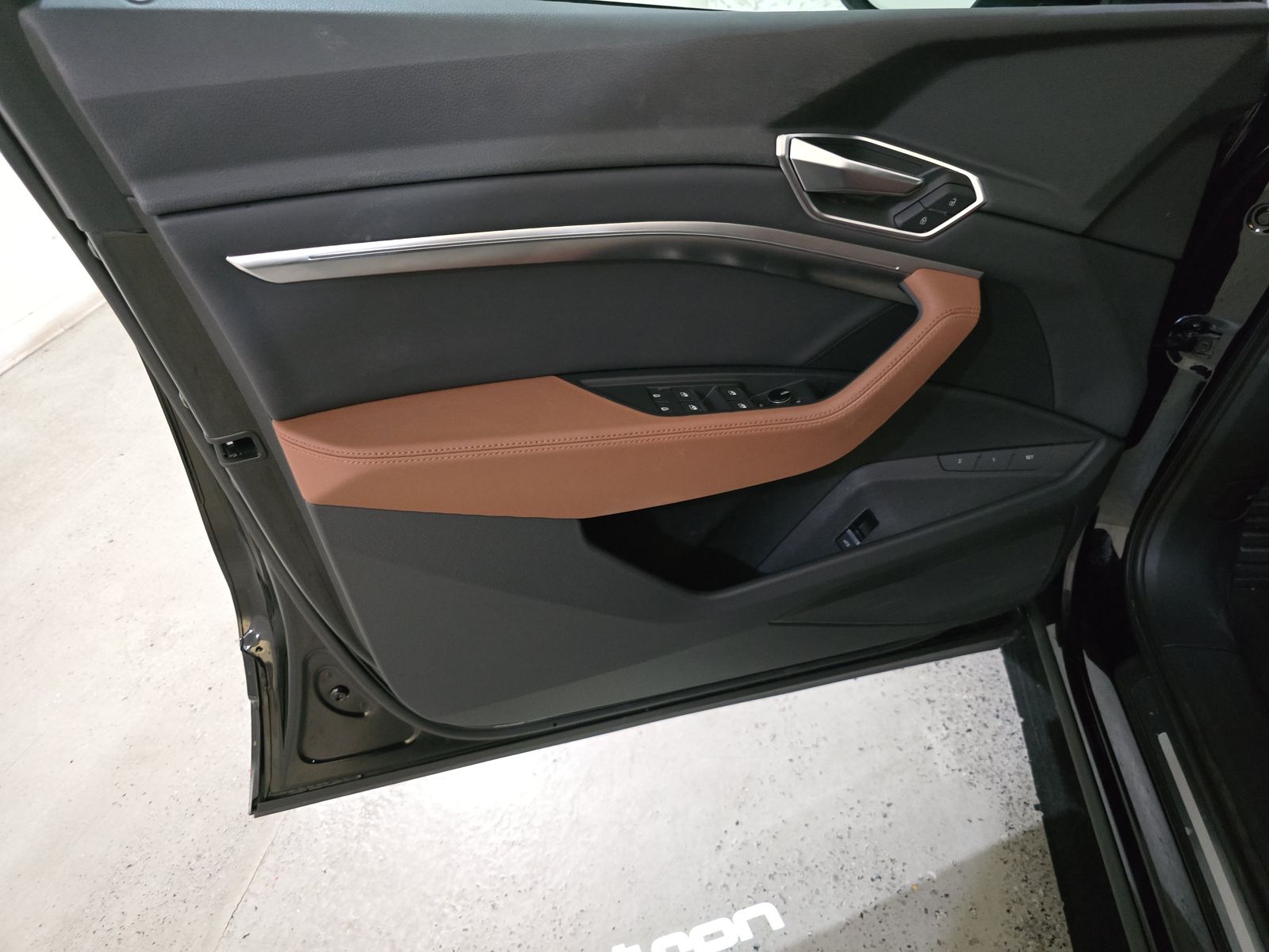 2022 Audi e-tron Premium AWD