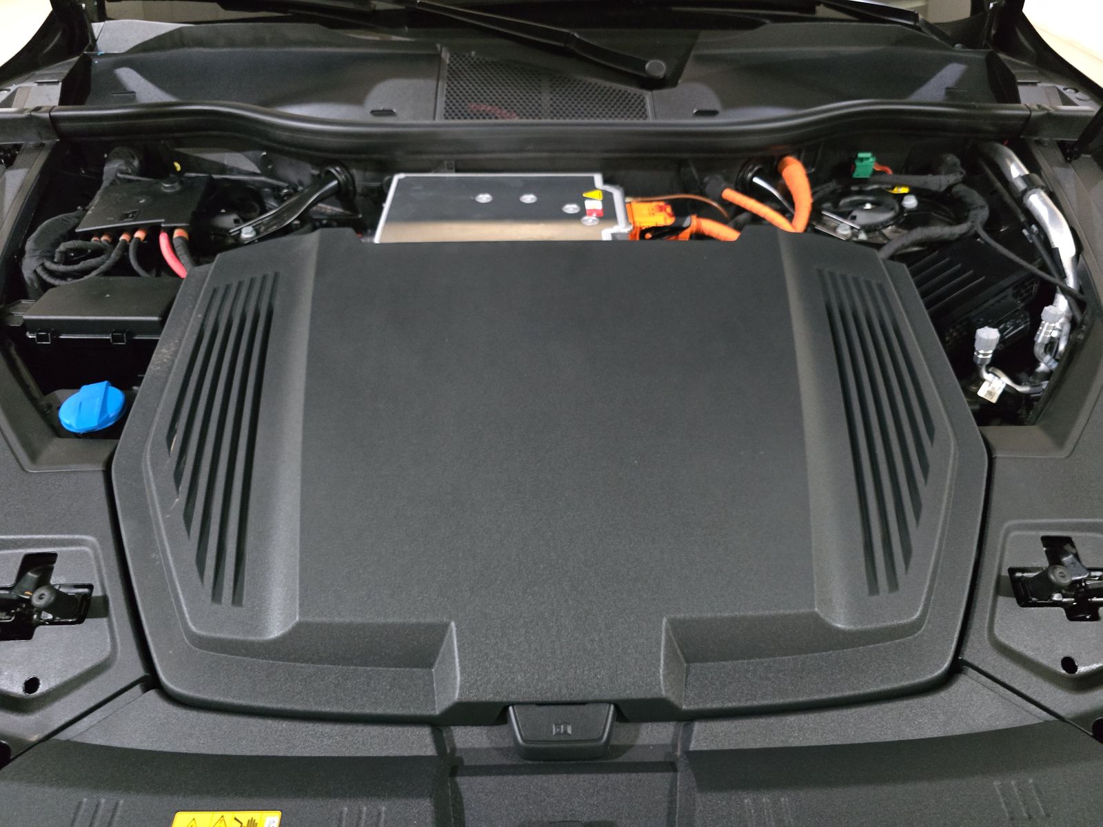 2022 Audi e-tron Premium AWD