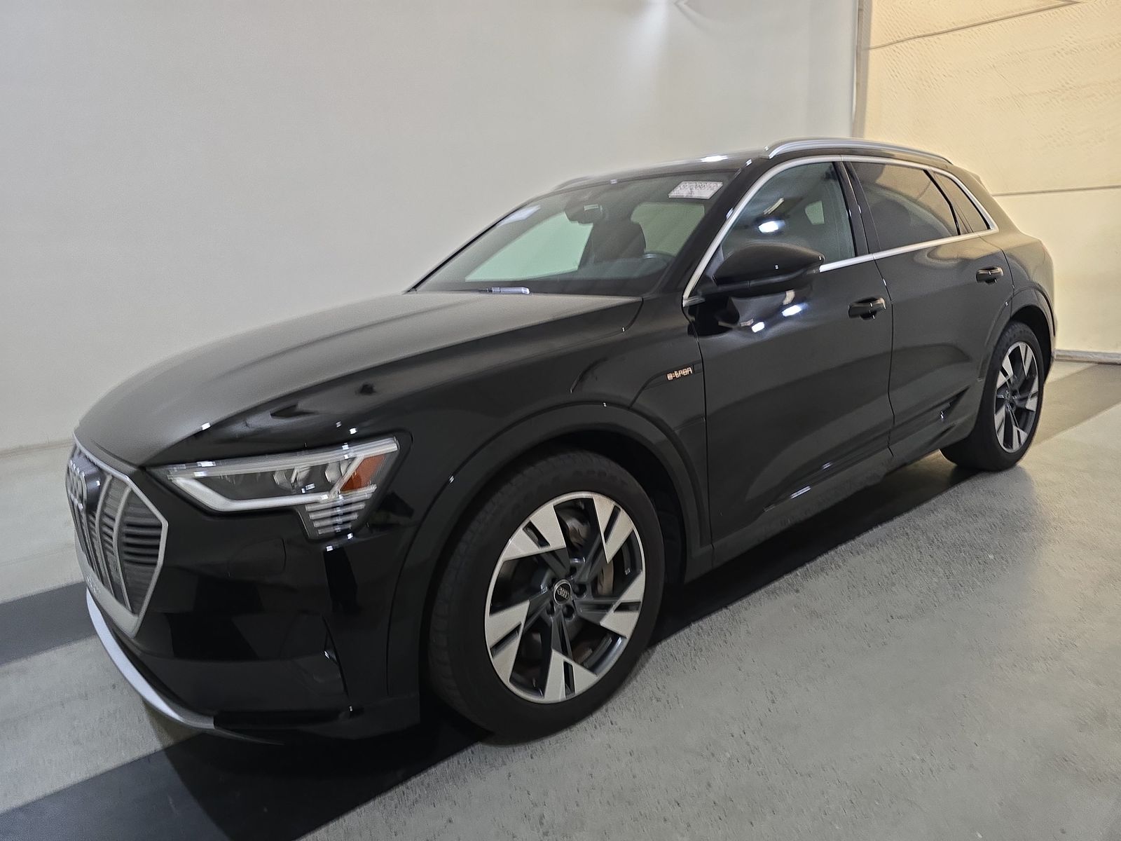 2022 Audi e-tron Premium AWD