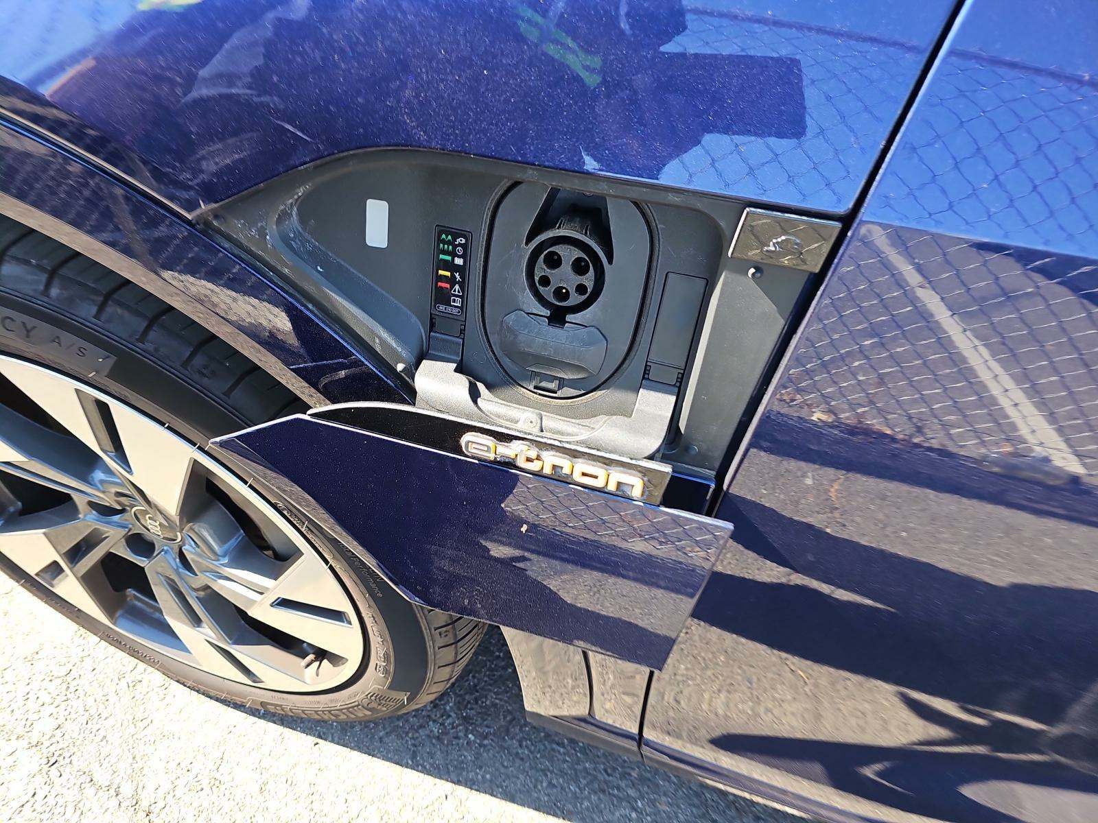 2021 Audi e-tron Premium AWD