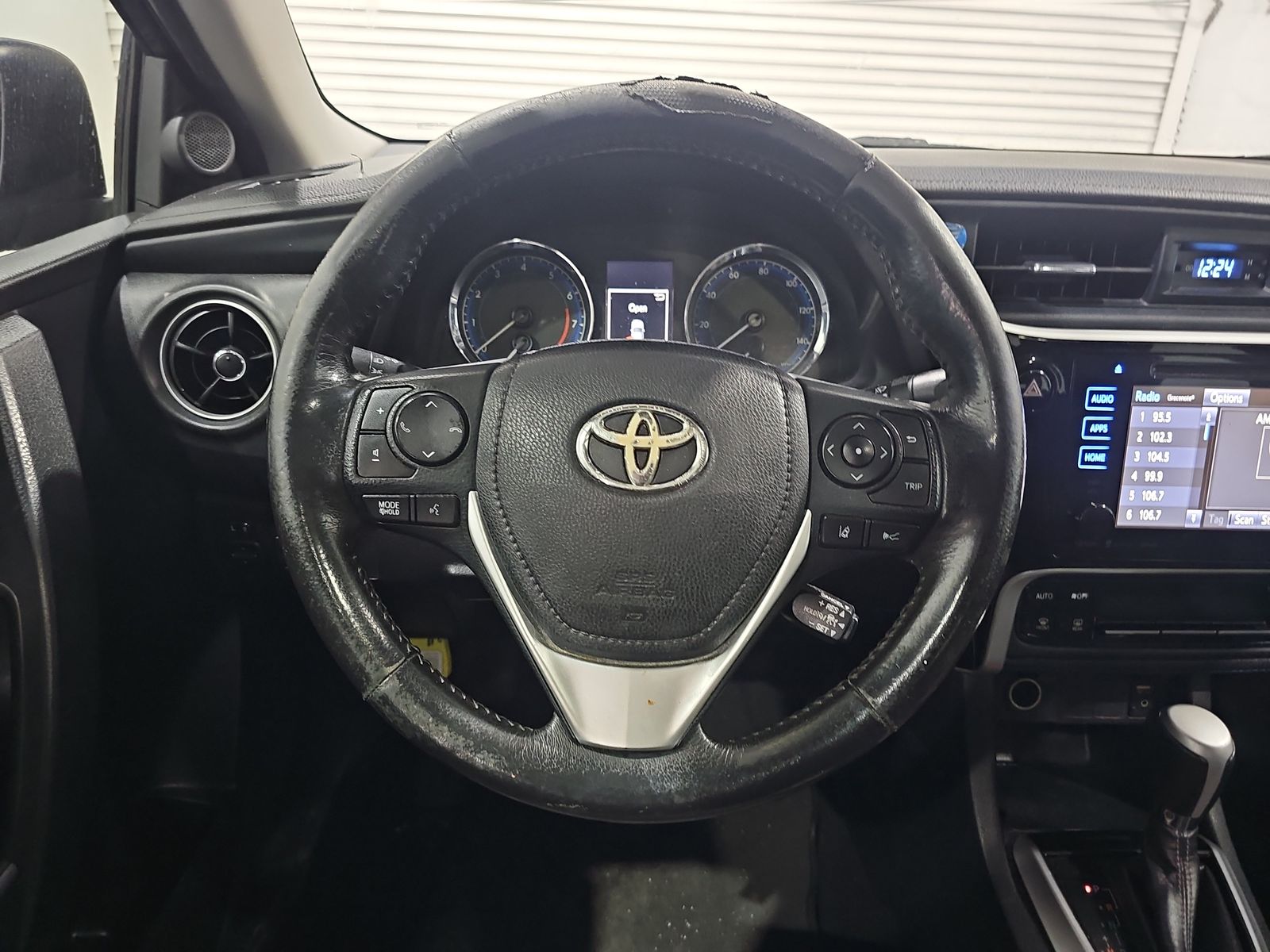 2017 Toyota Corolla SE FWD